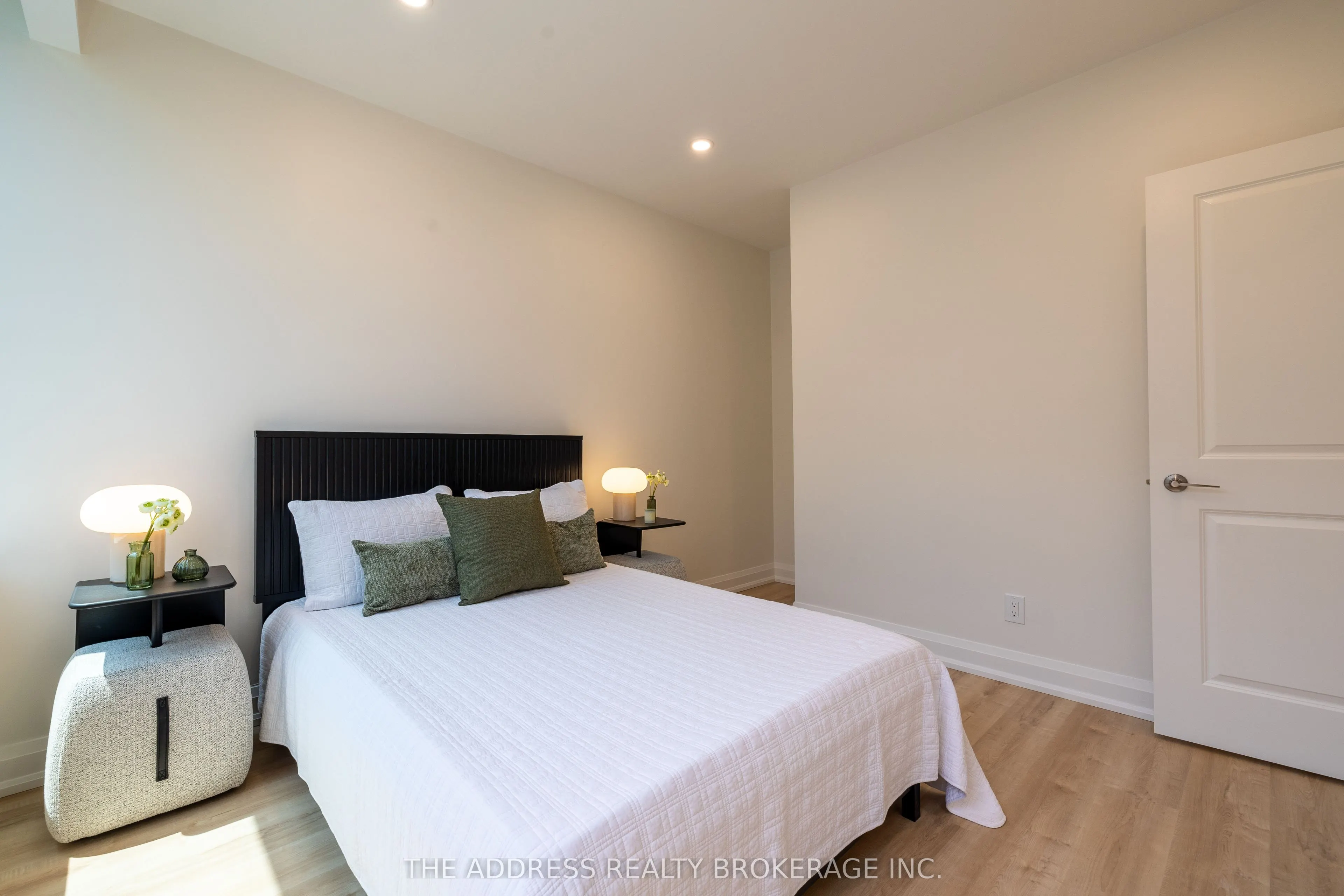 40 King Street W #409