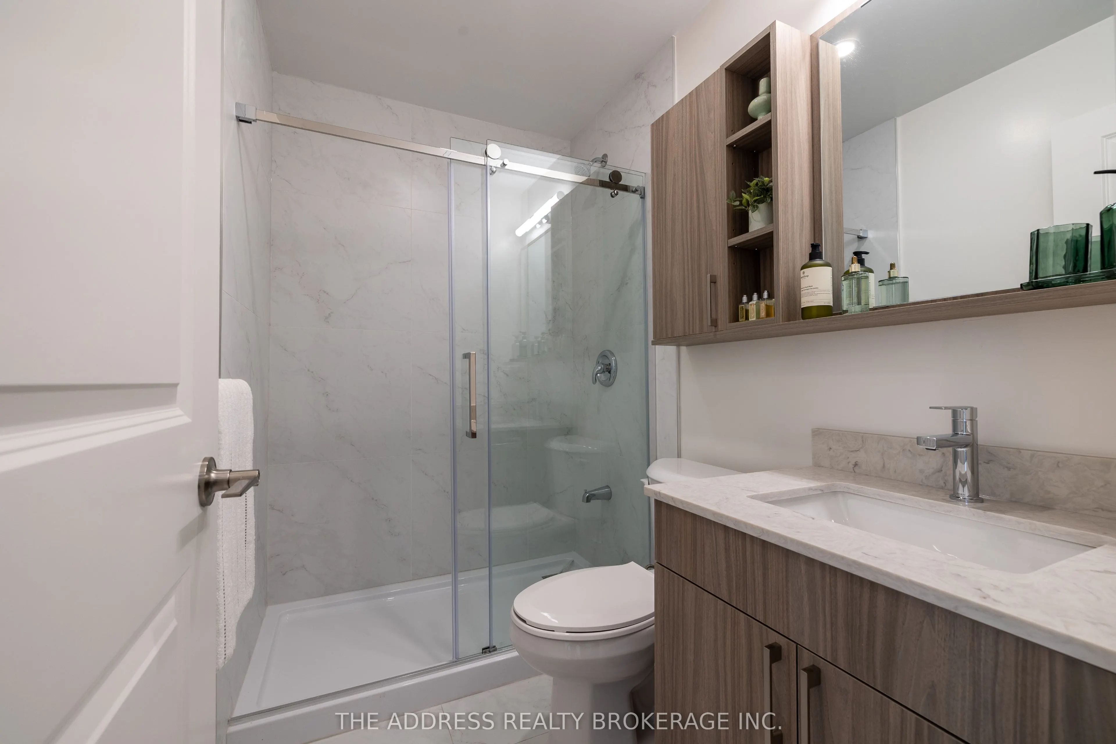 40 King Street W #409