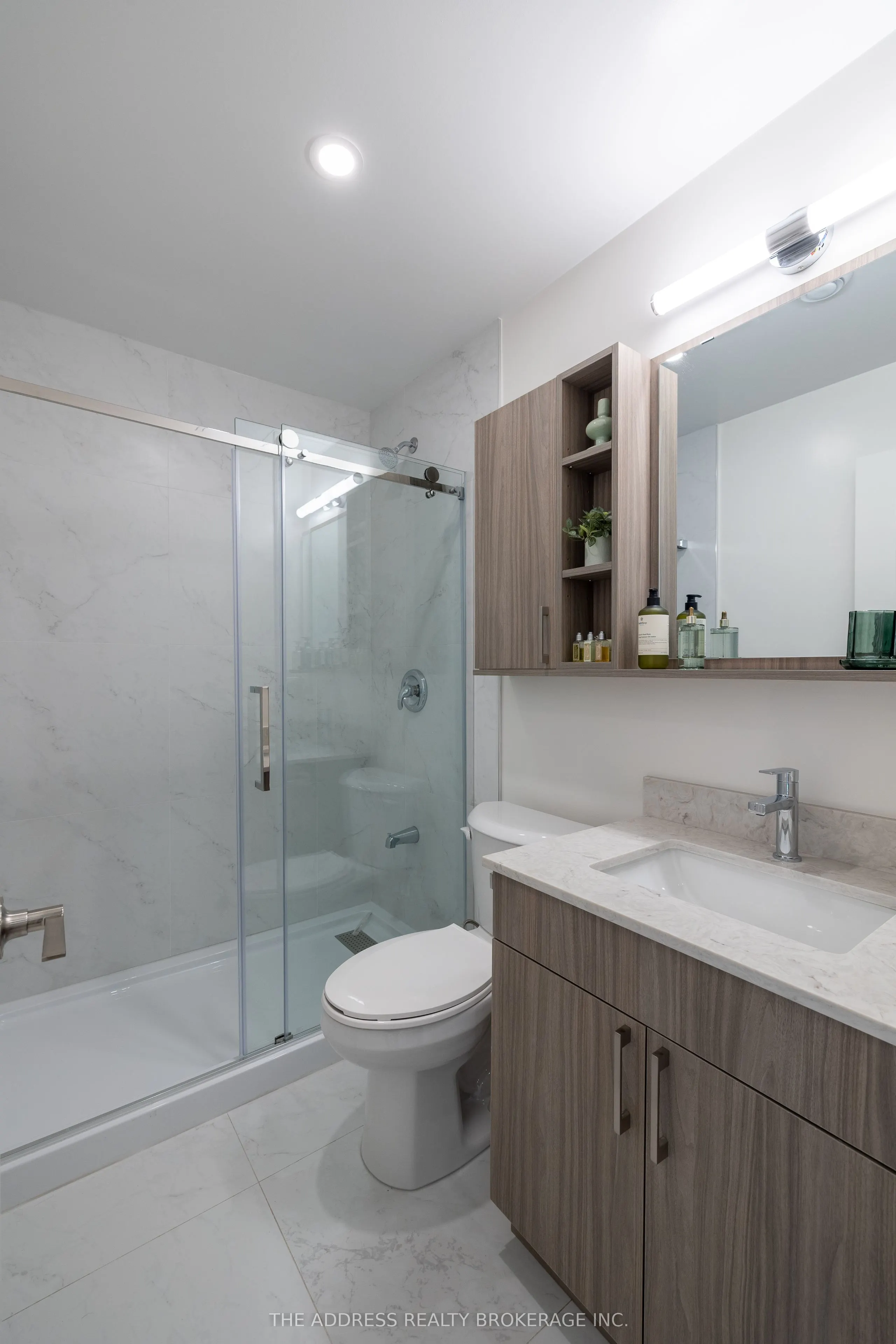 40 King Street W #409