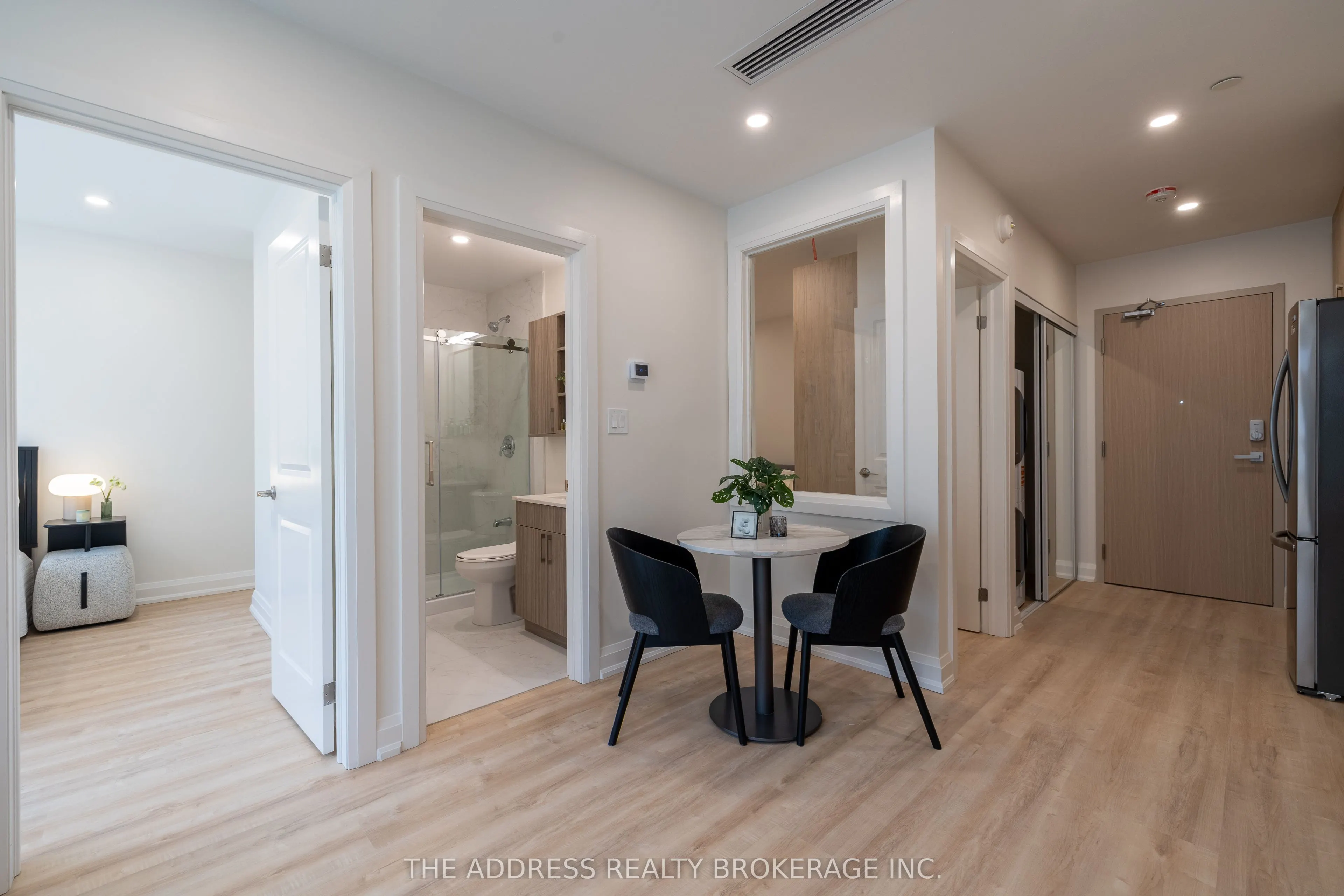 40 King Street W #409