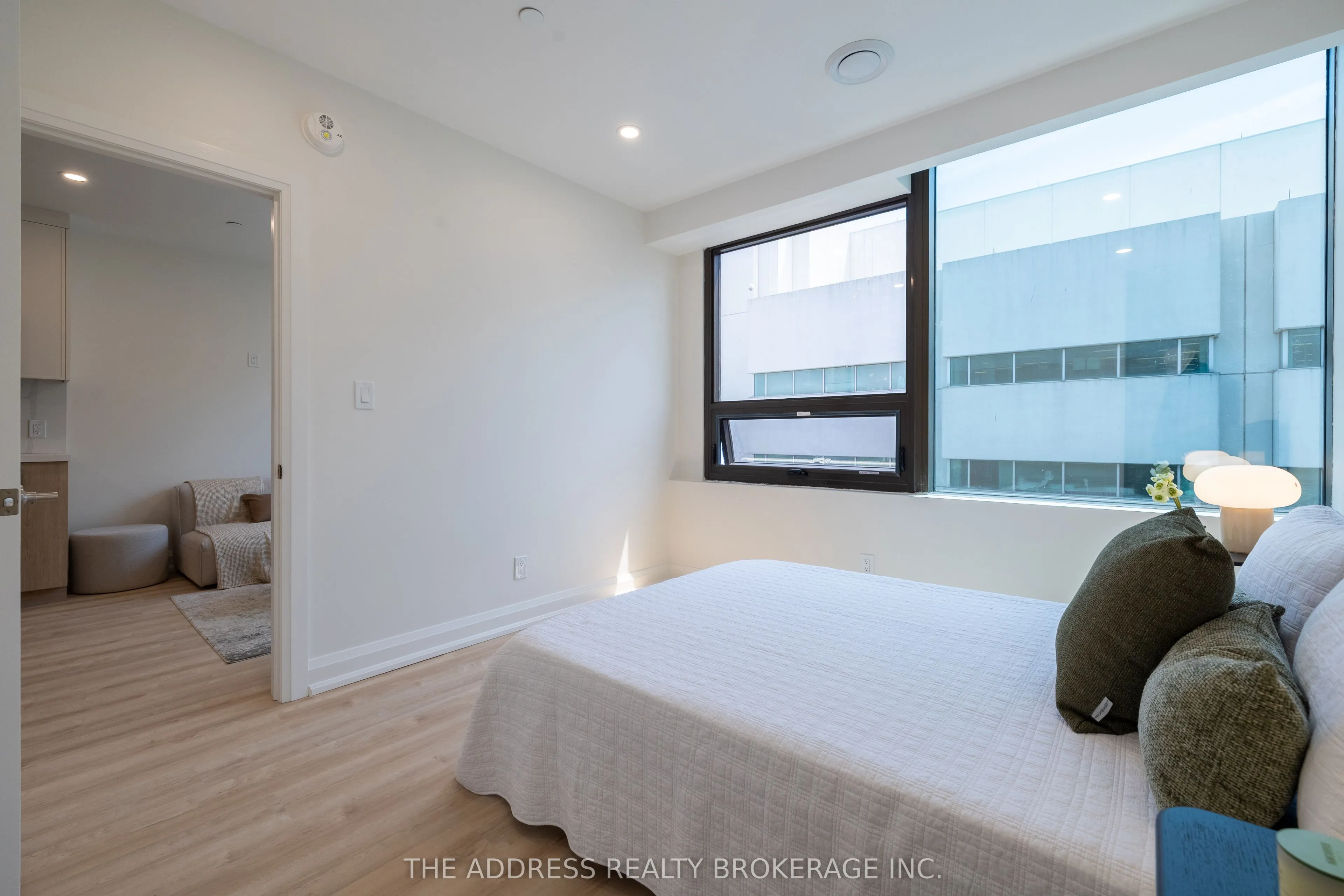 40 King Street W #409