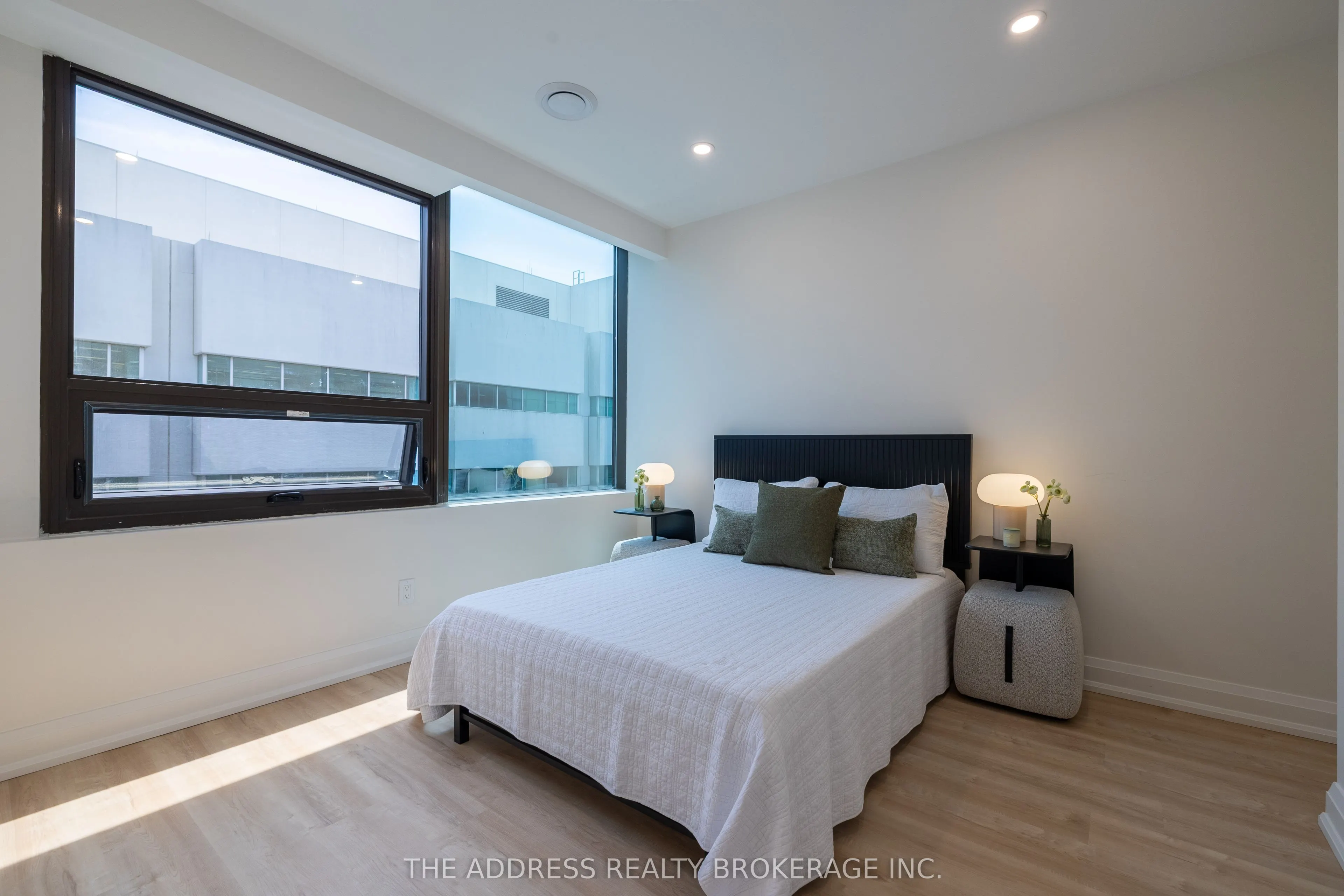 40 King Street W #409