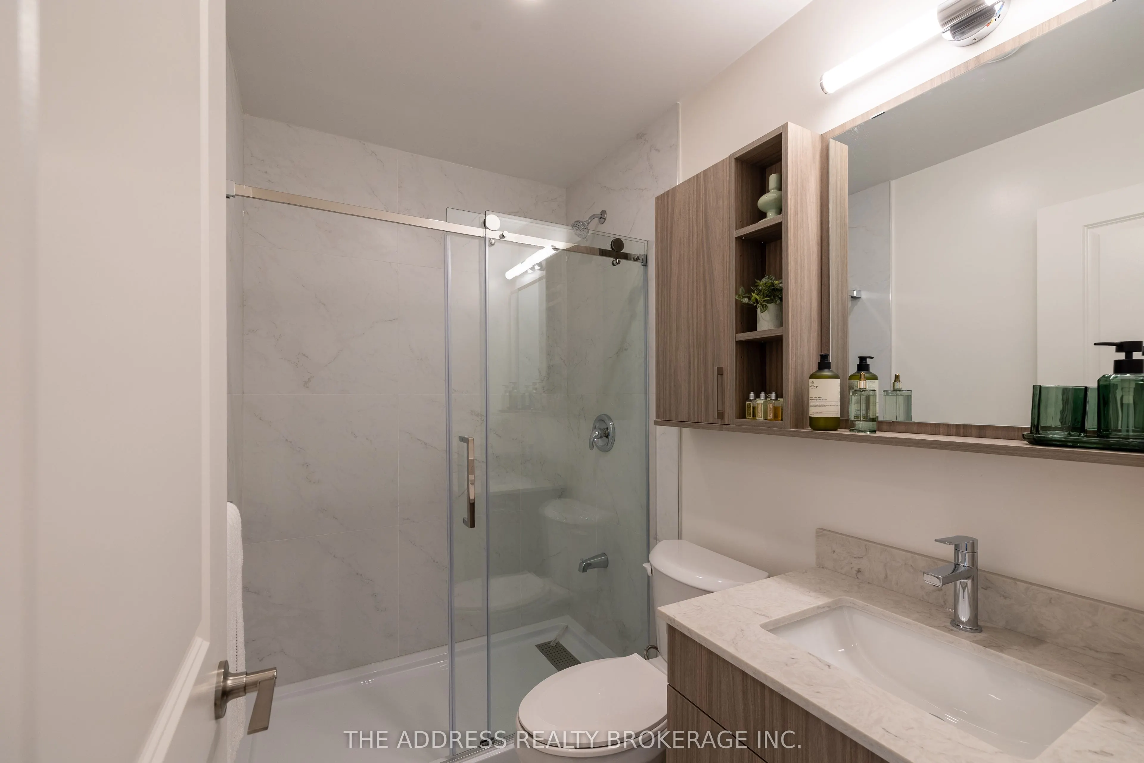 40 King Street W #409