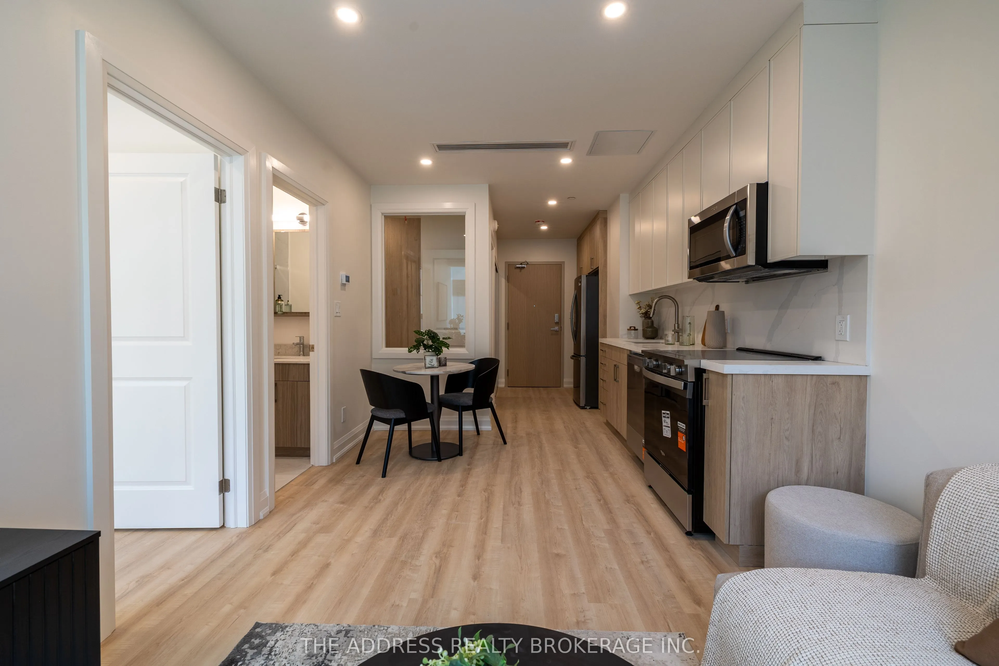 40 King Street W #409