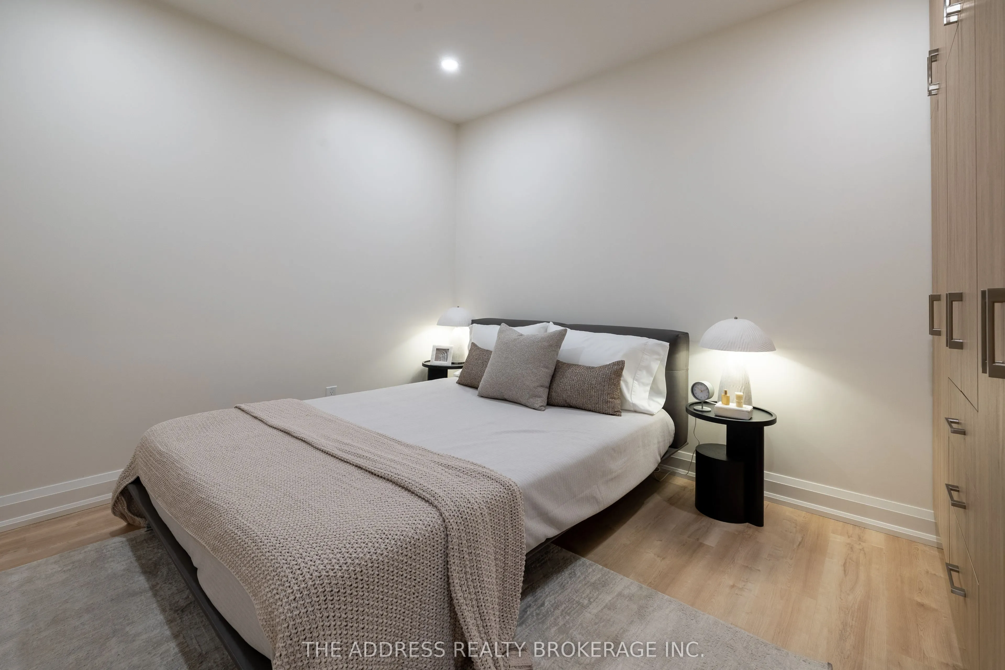40 King Street W #409