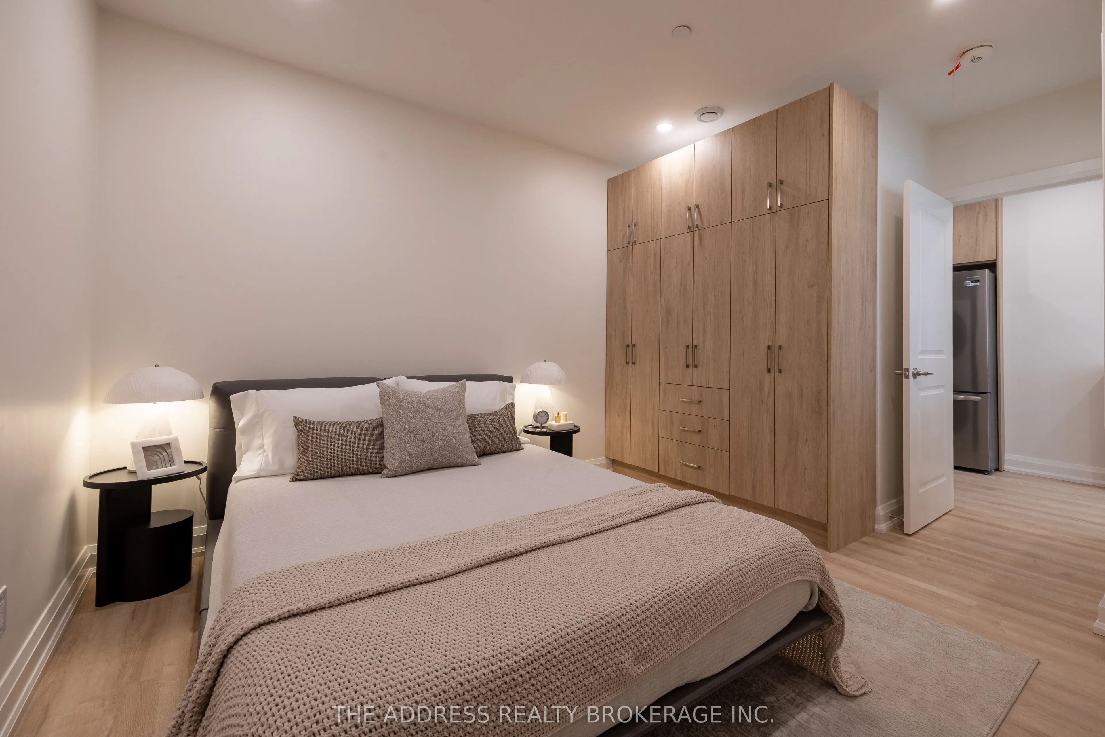 40 King Street W #409
