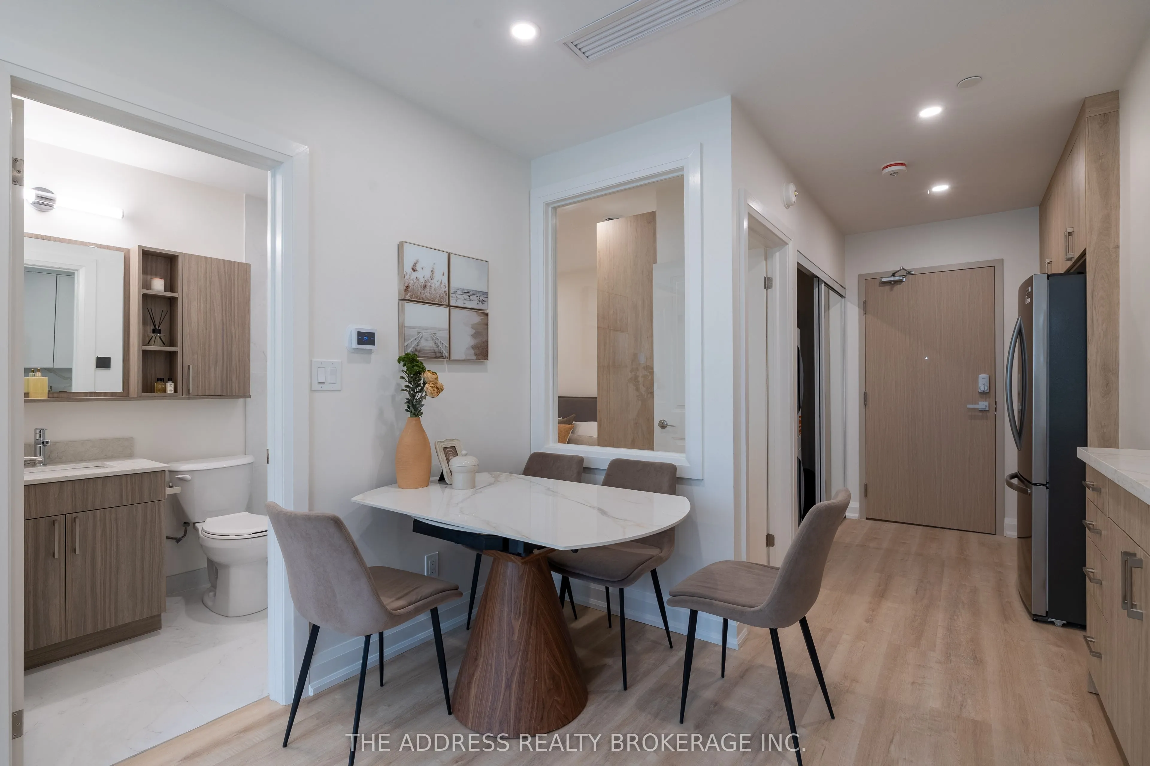 40 King Street W #408
