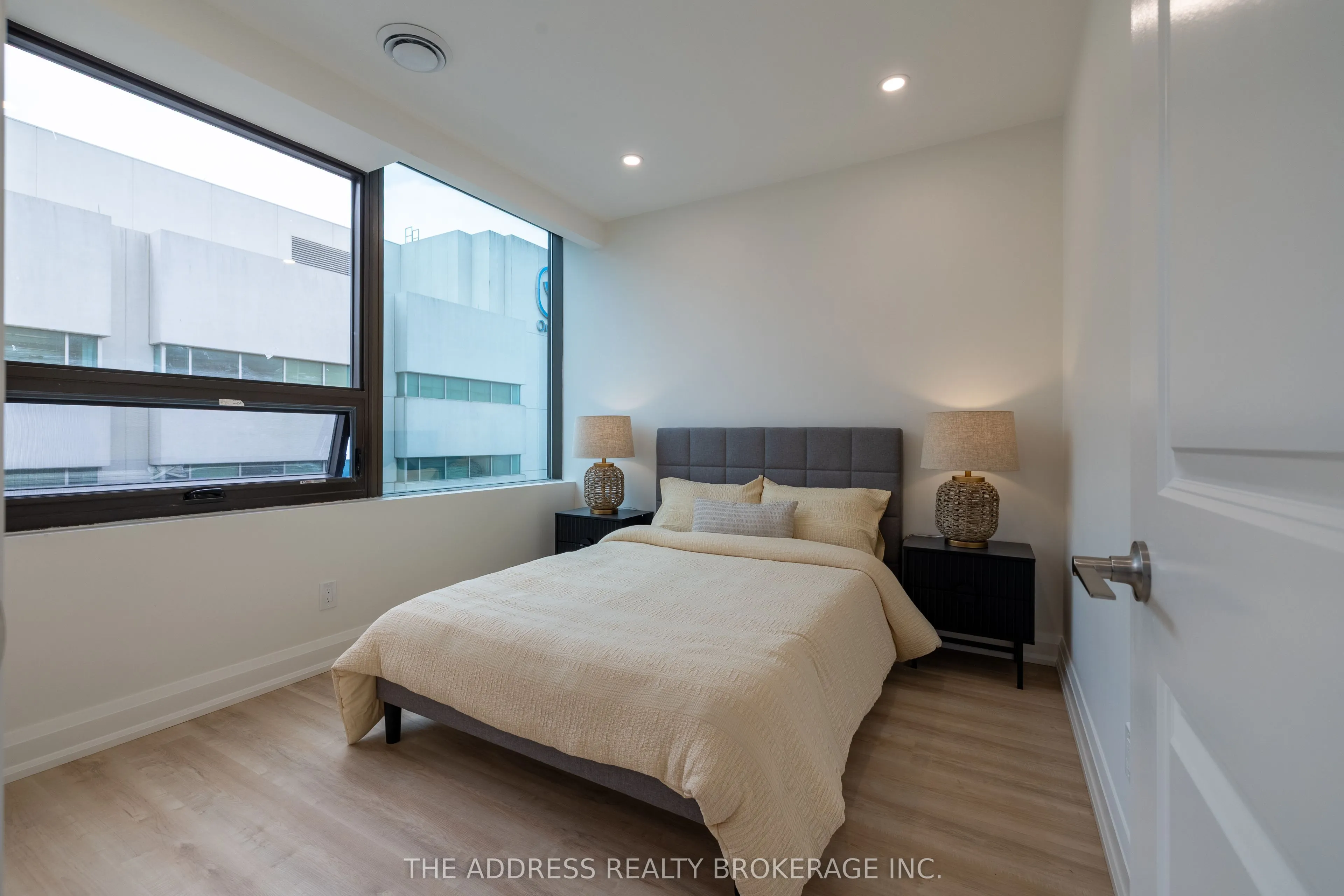 40 King Street W #408