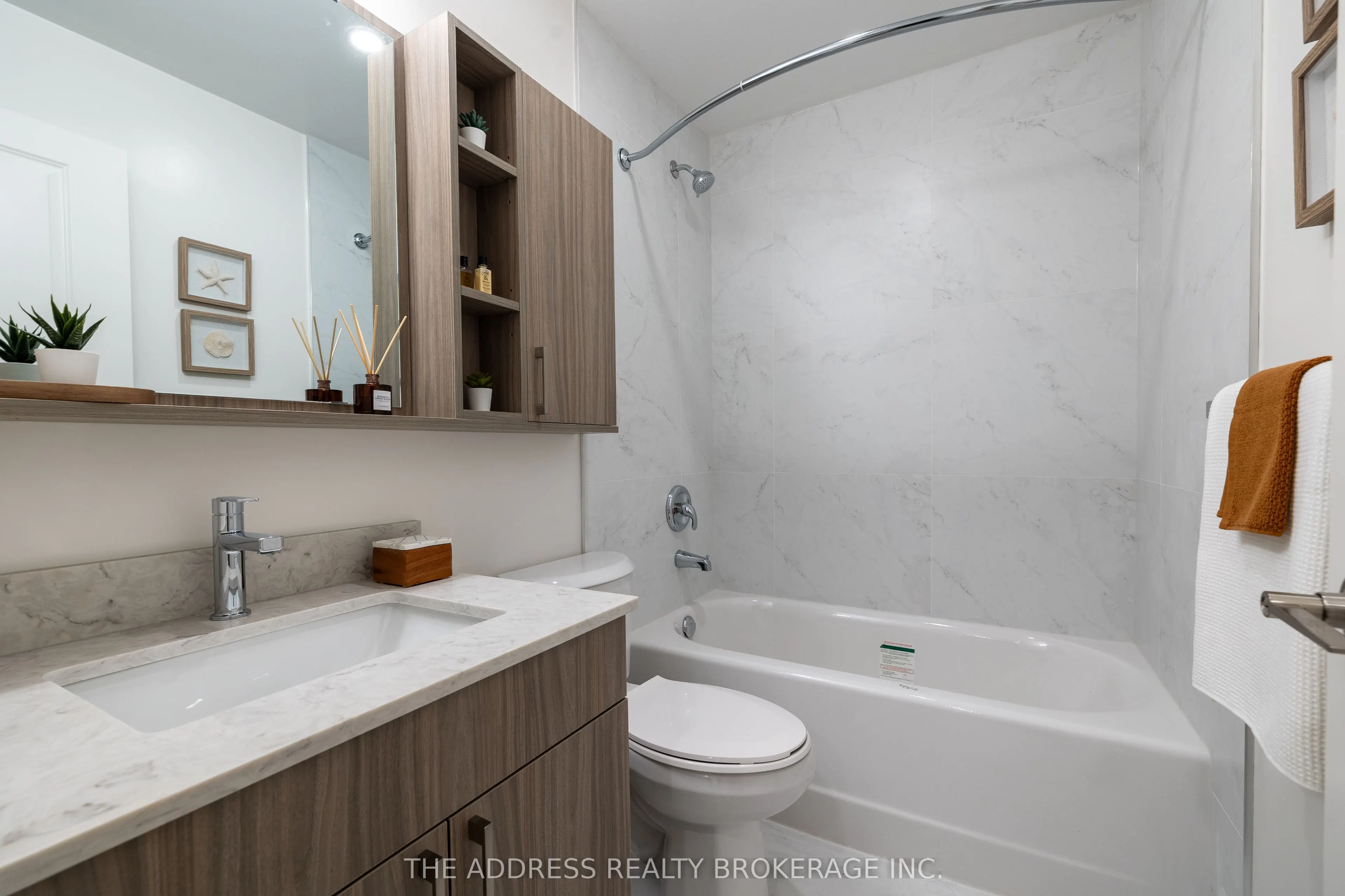 40 King Street W #408