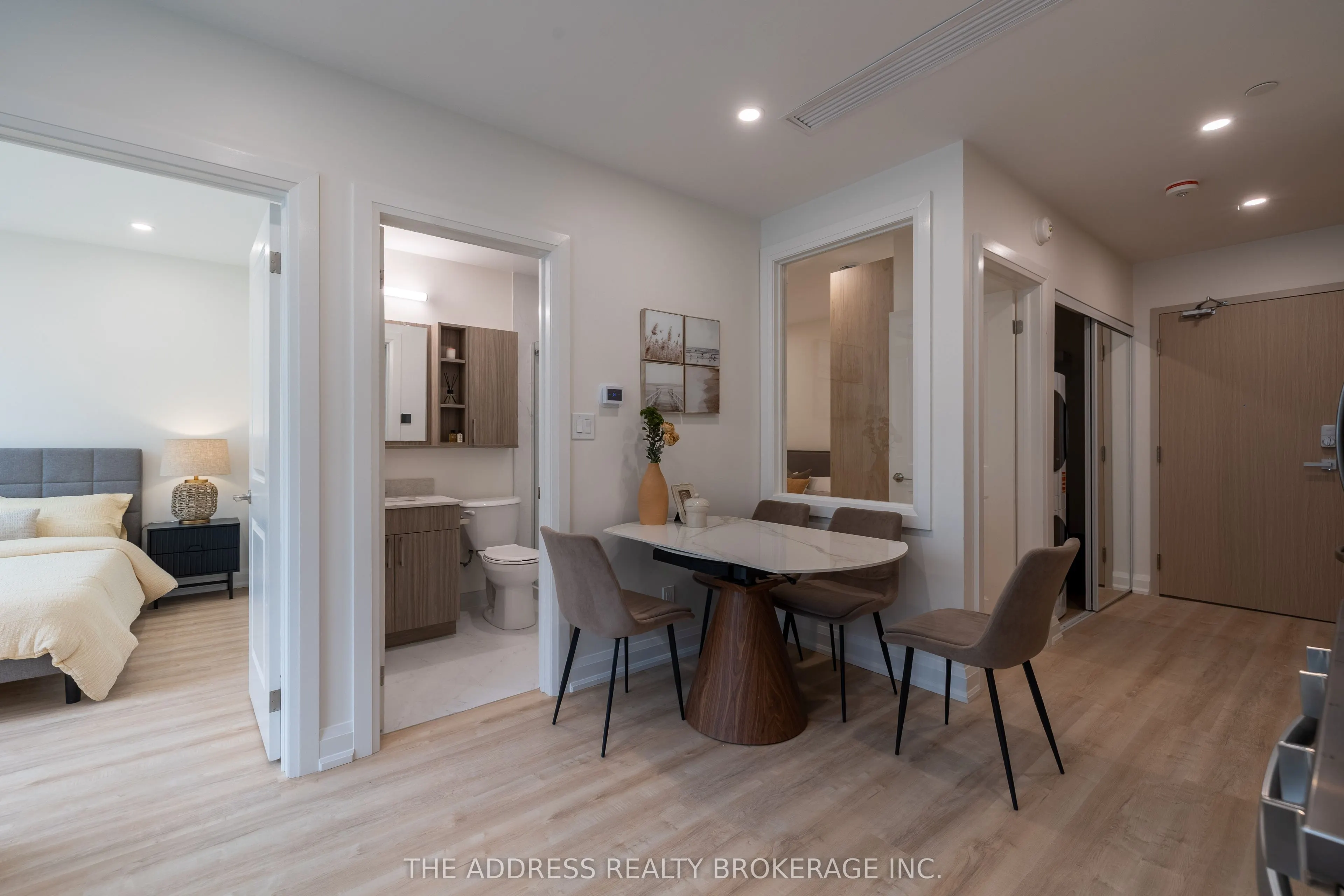 40 King Street W #408