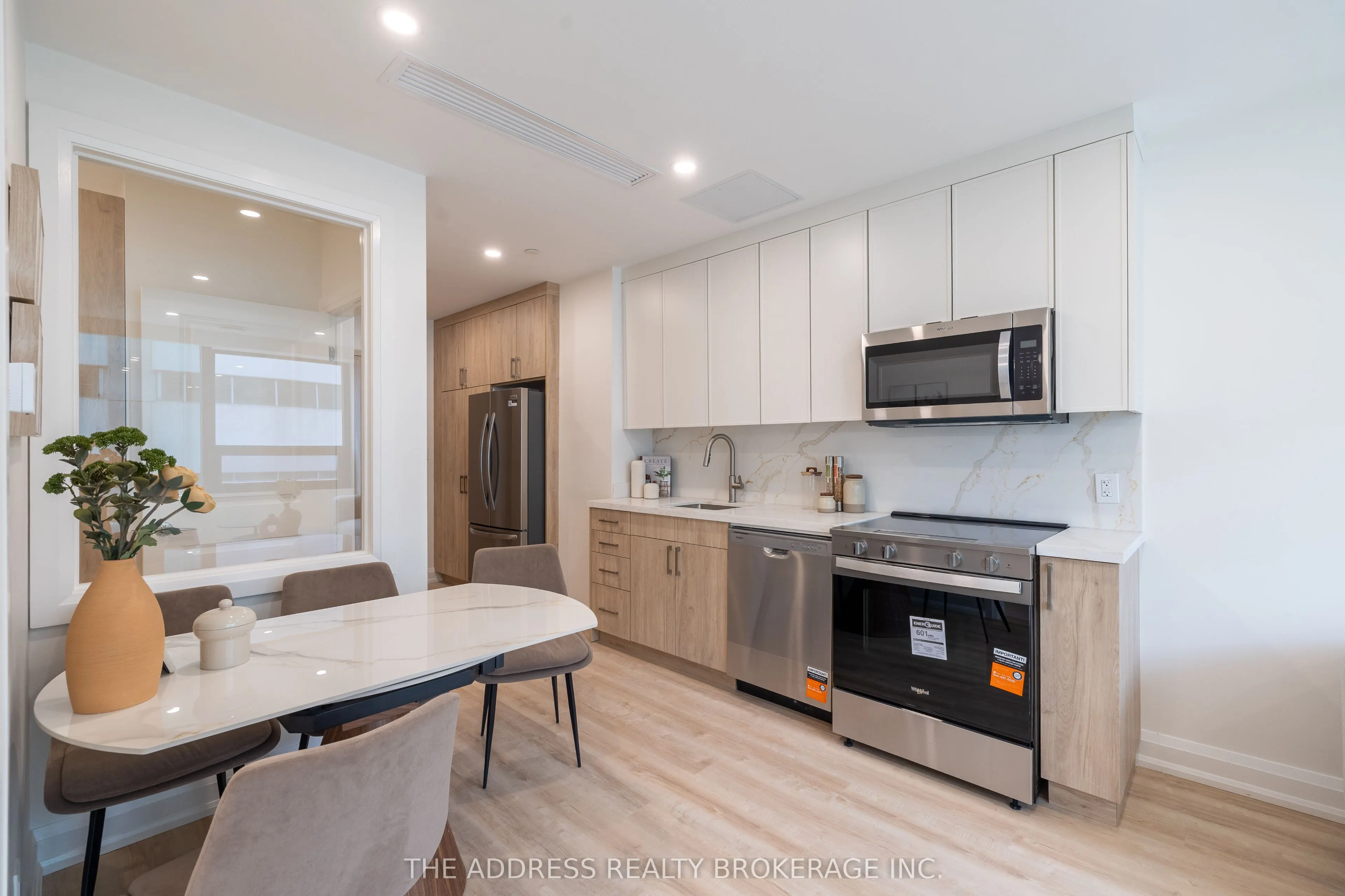 40 King Street W #408