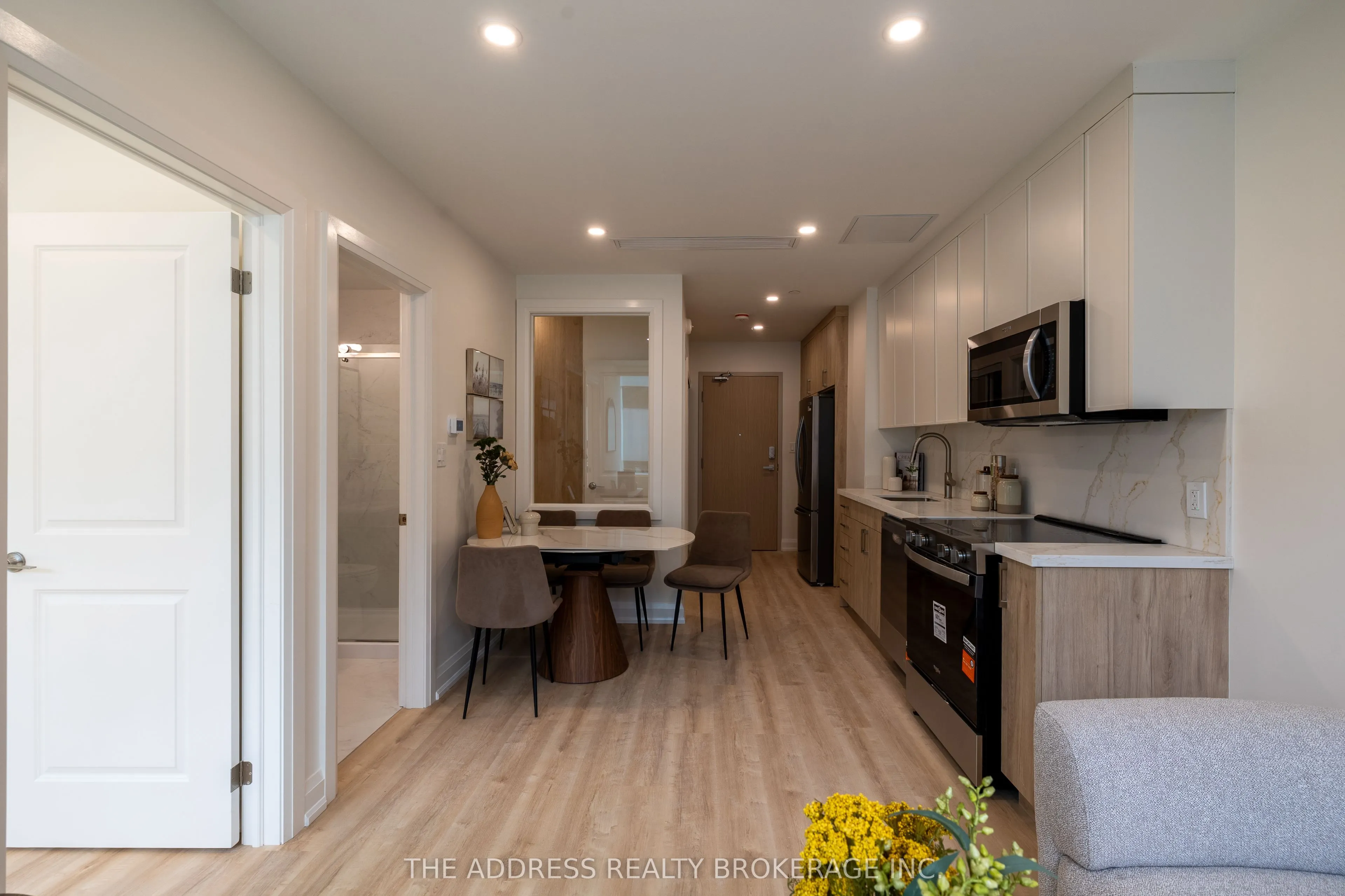 40 King Street W #408