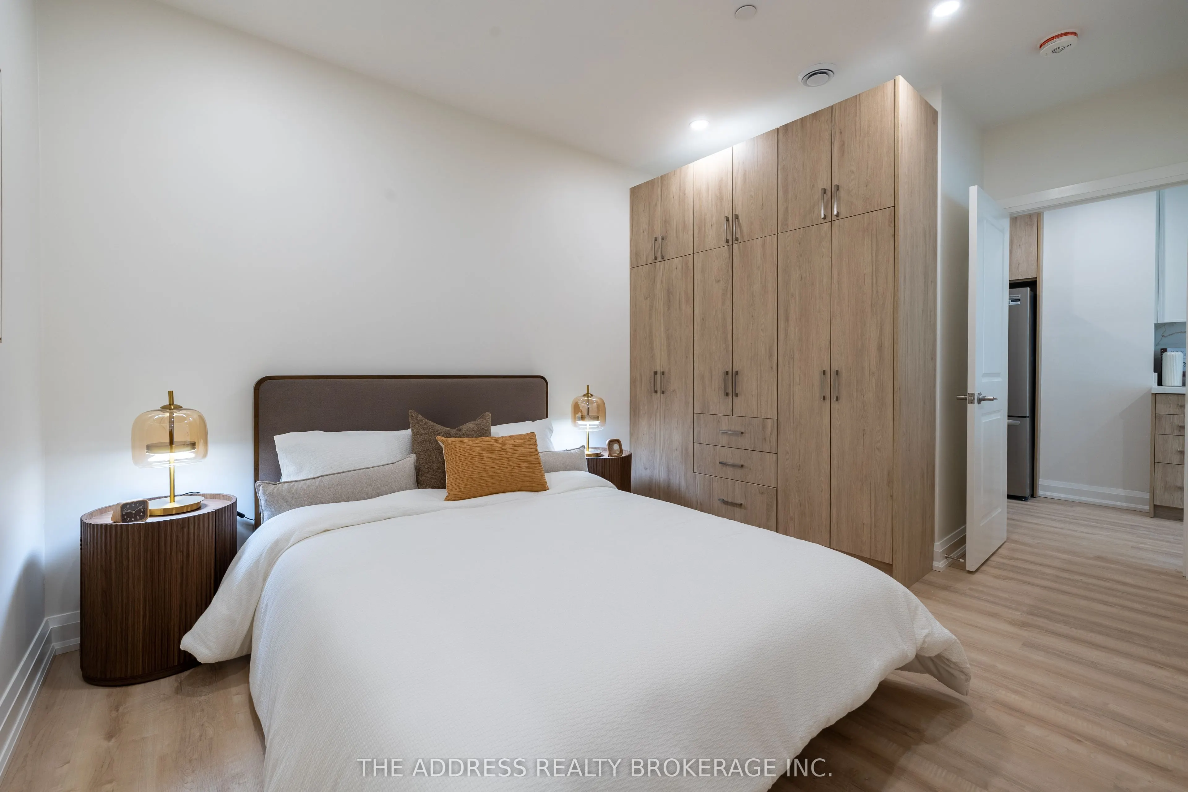40 King Street W #408