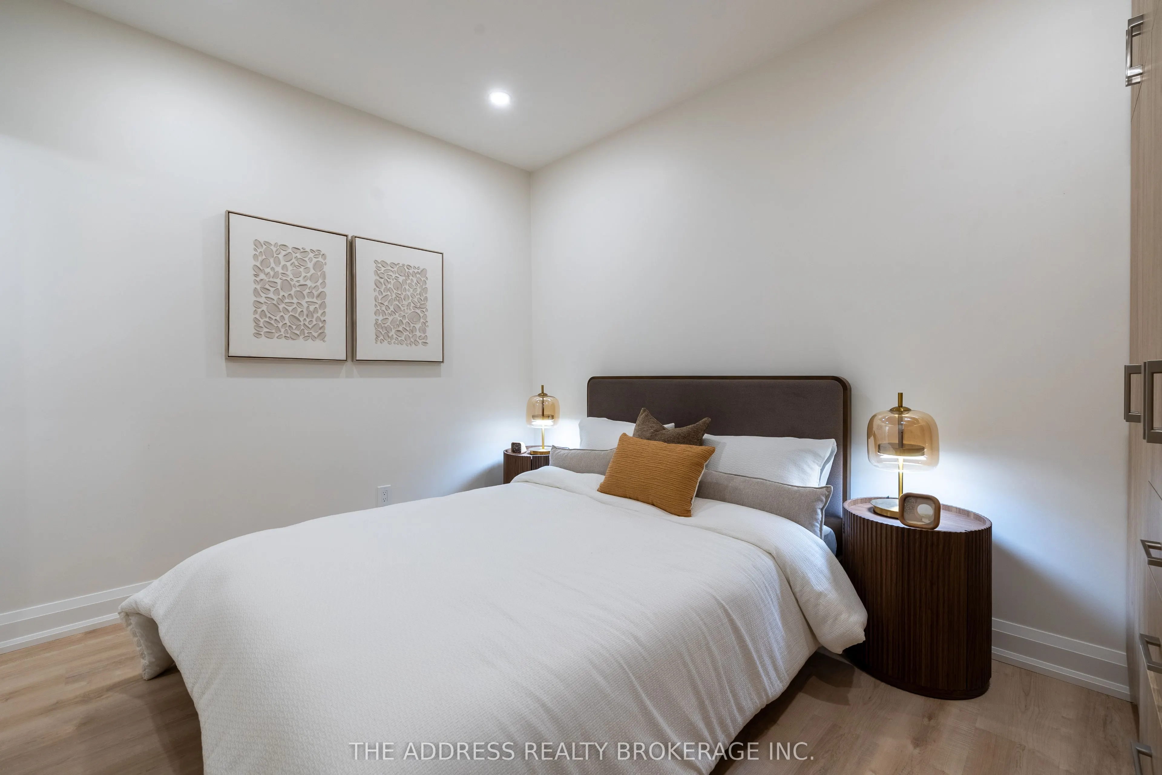 40 King Street W #408