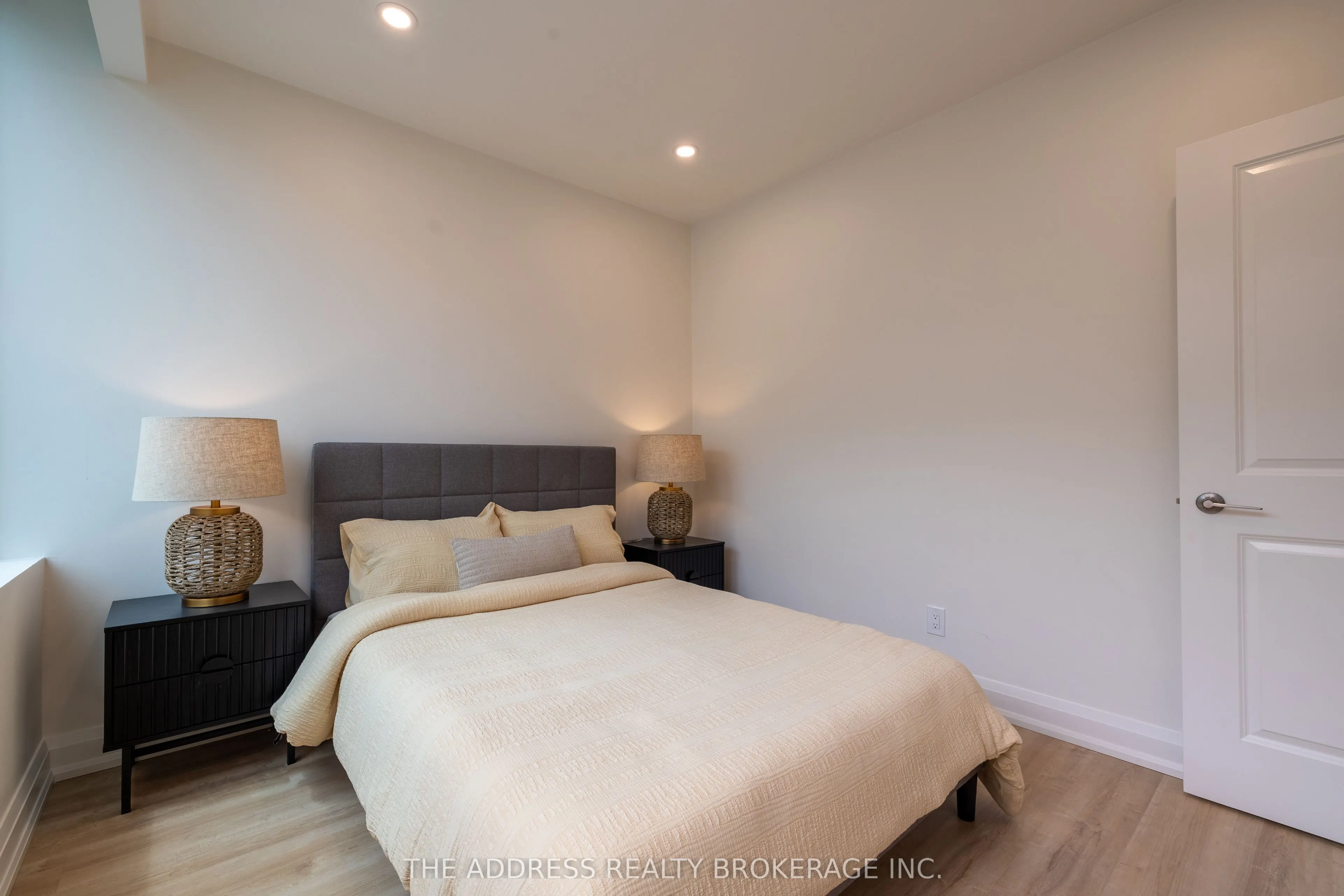 40 King Street W #408
