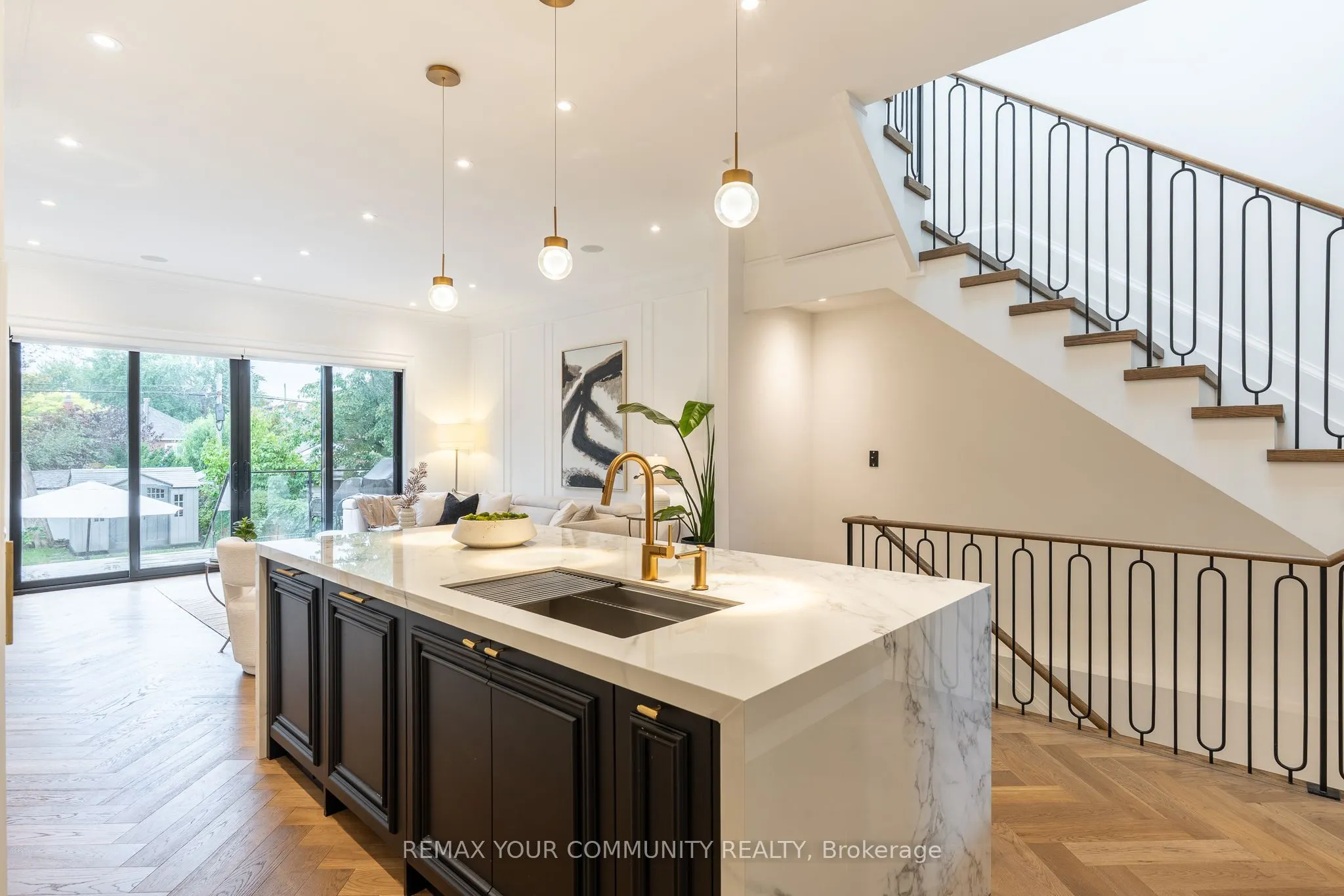 263 Linsmore Crescent