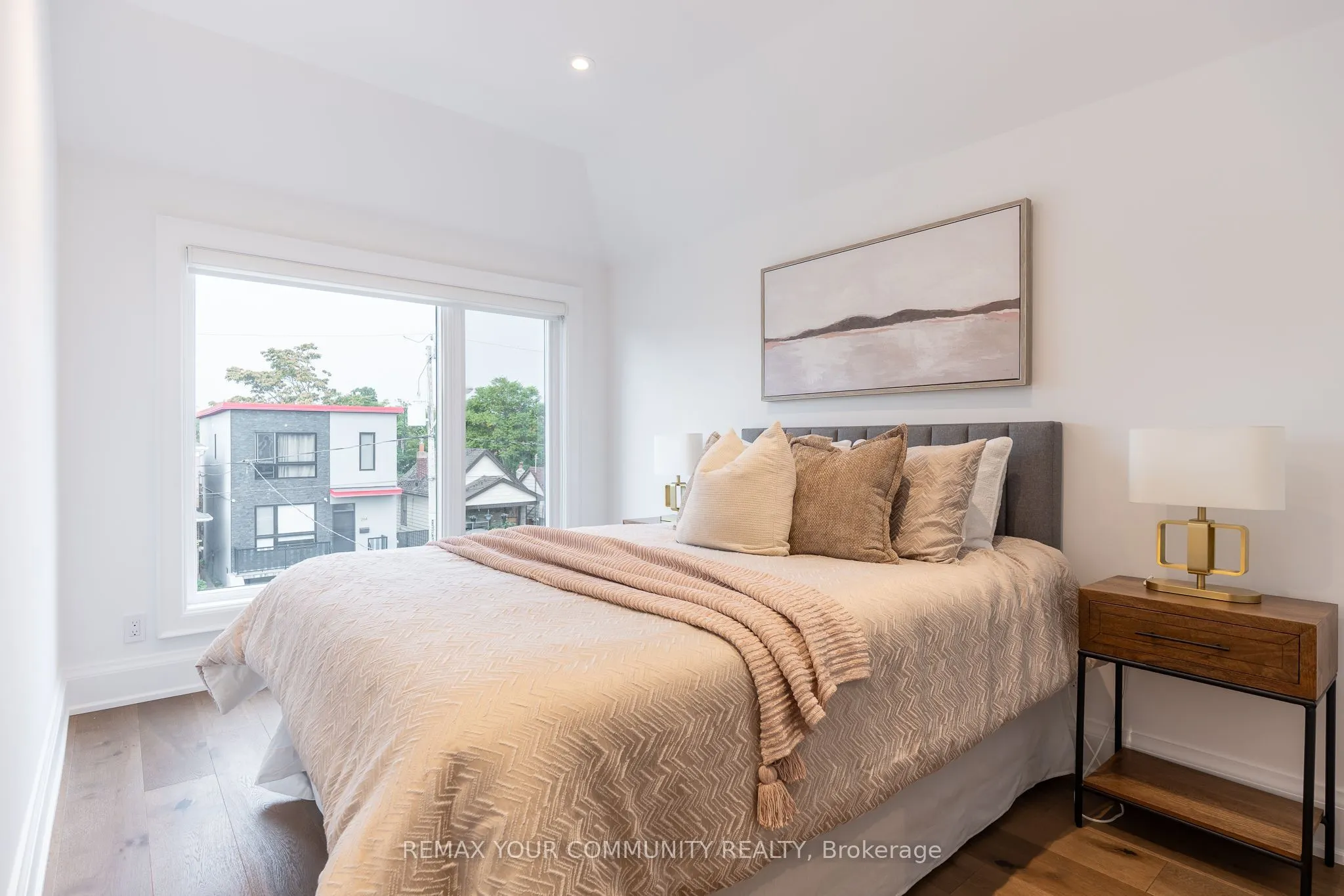 263 Linsmore Crescent