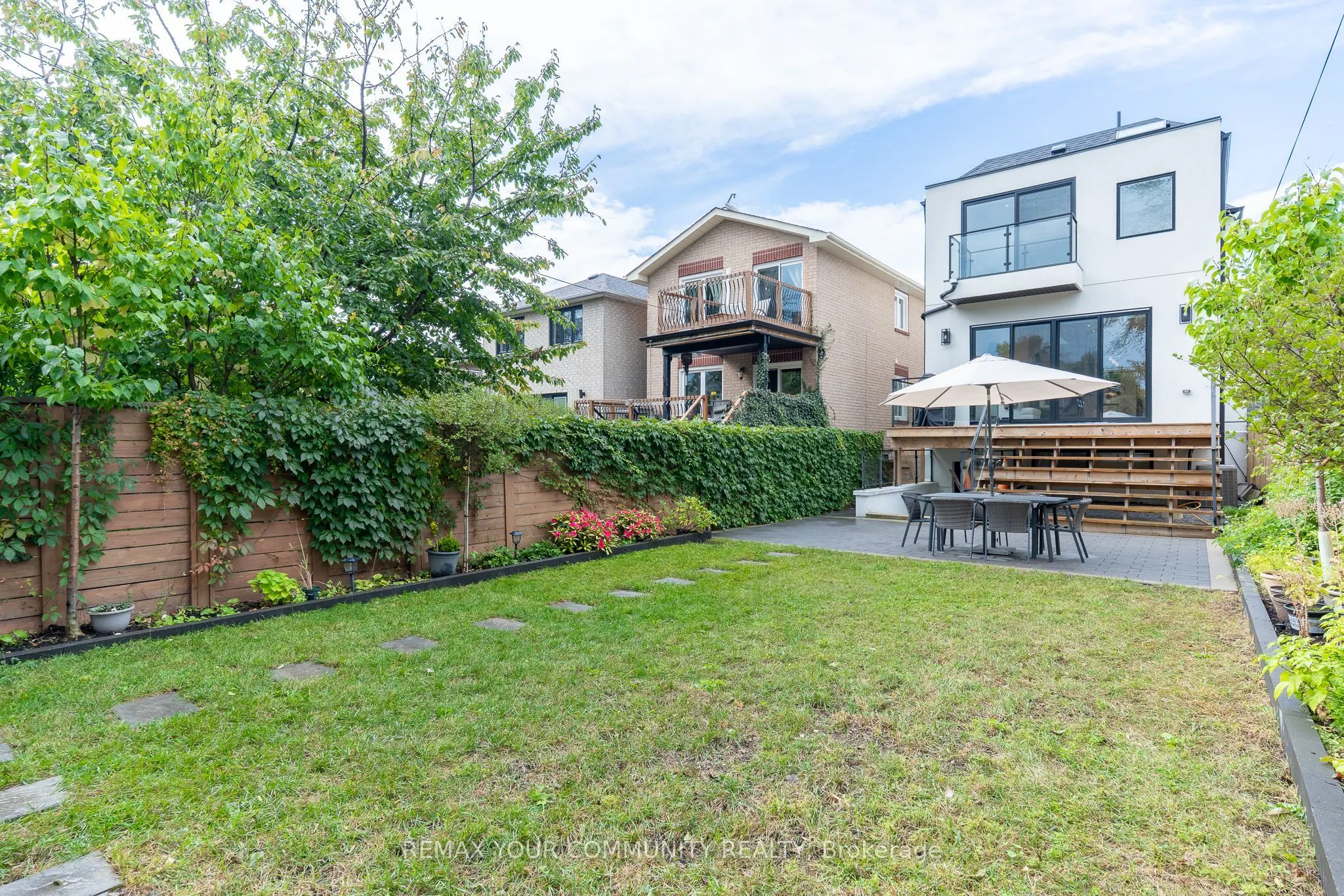 263 Linsmore Crescent