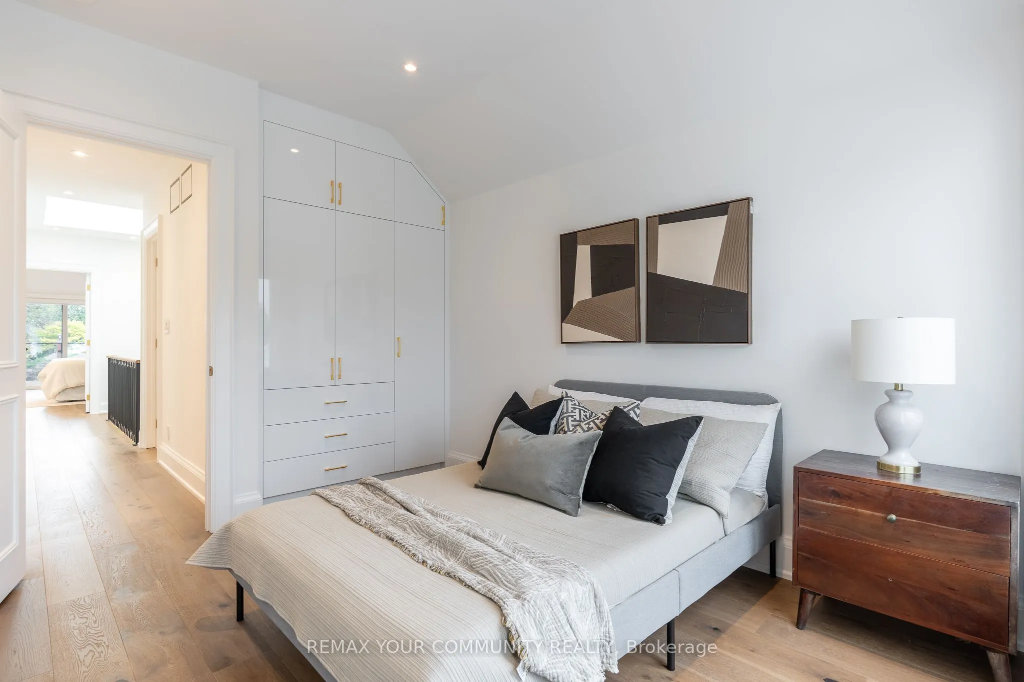 263 Linsmore Crescent