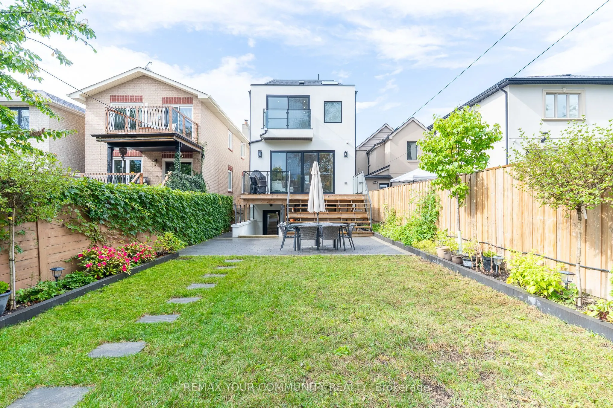 263 Linsmore Crescent