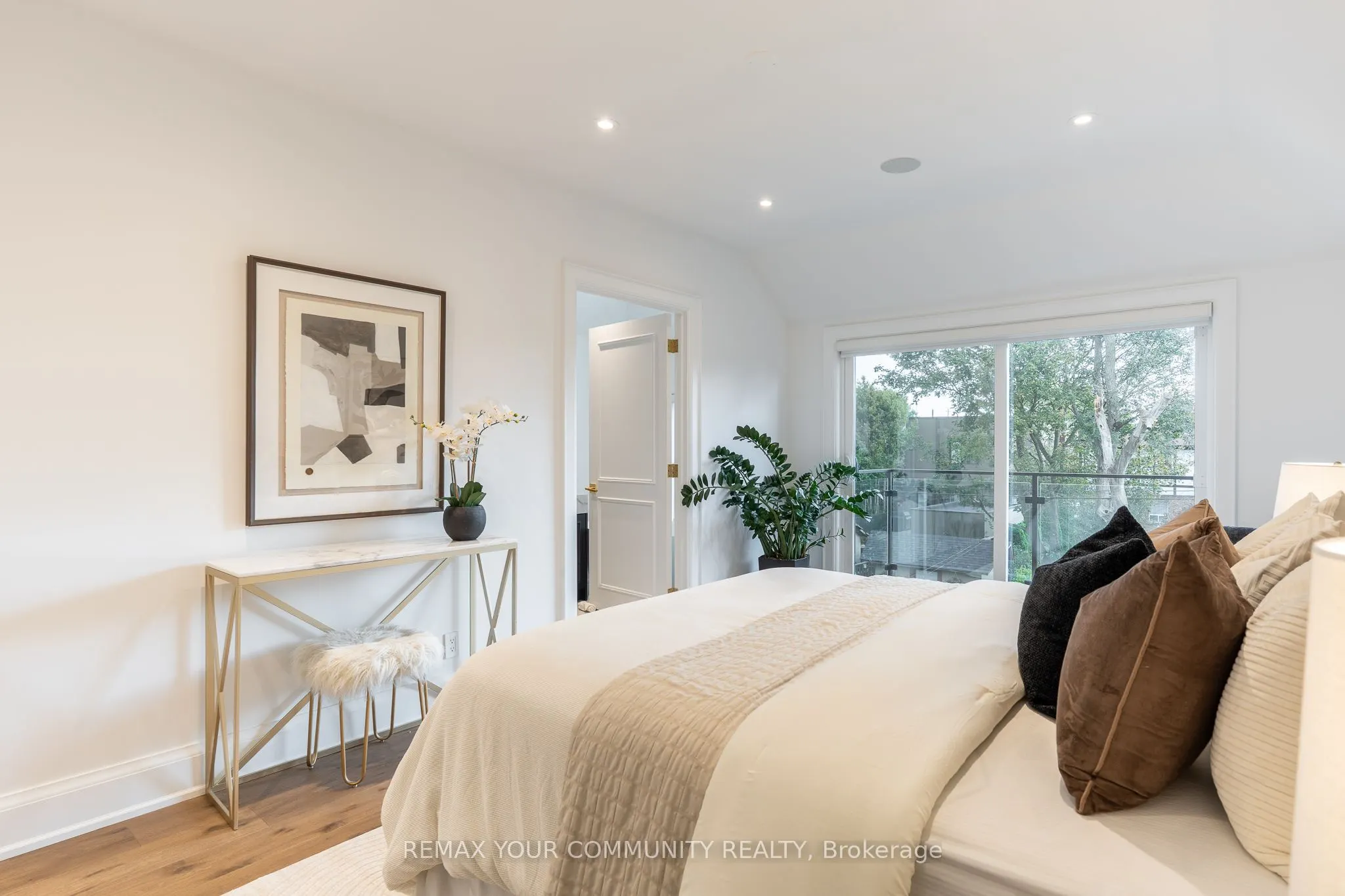 263 Linsmore Crescent