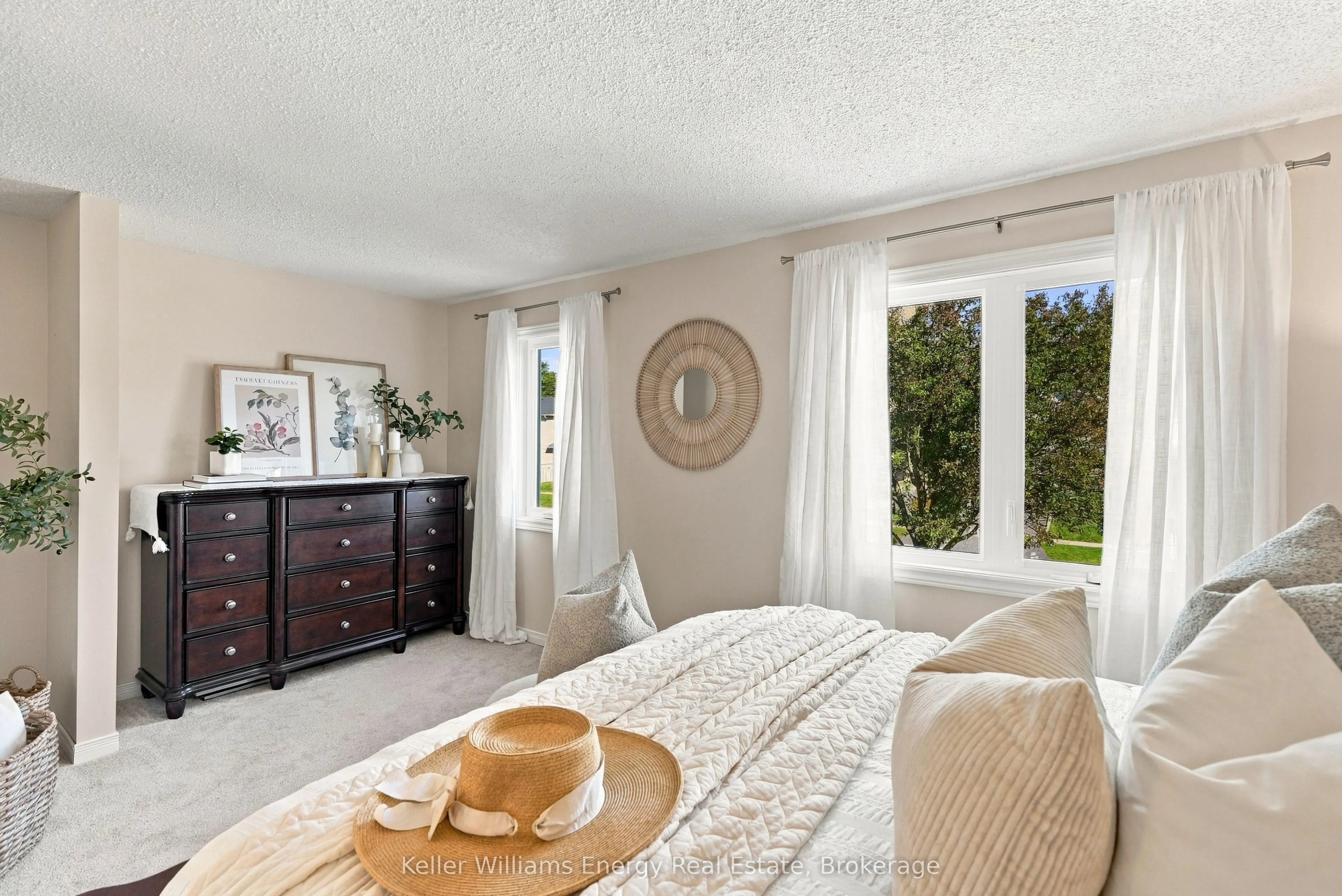 6 Overbank Drive
