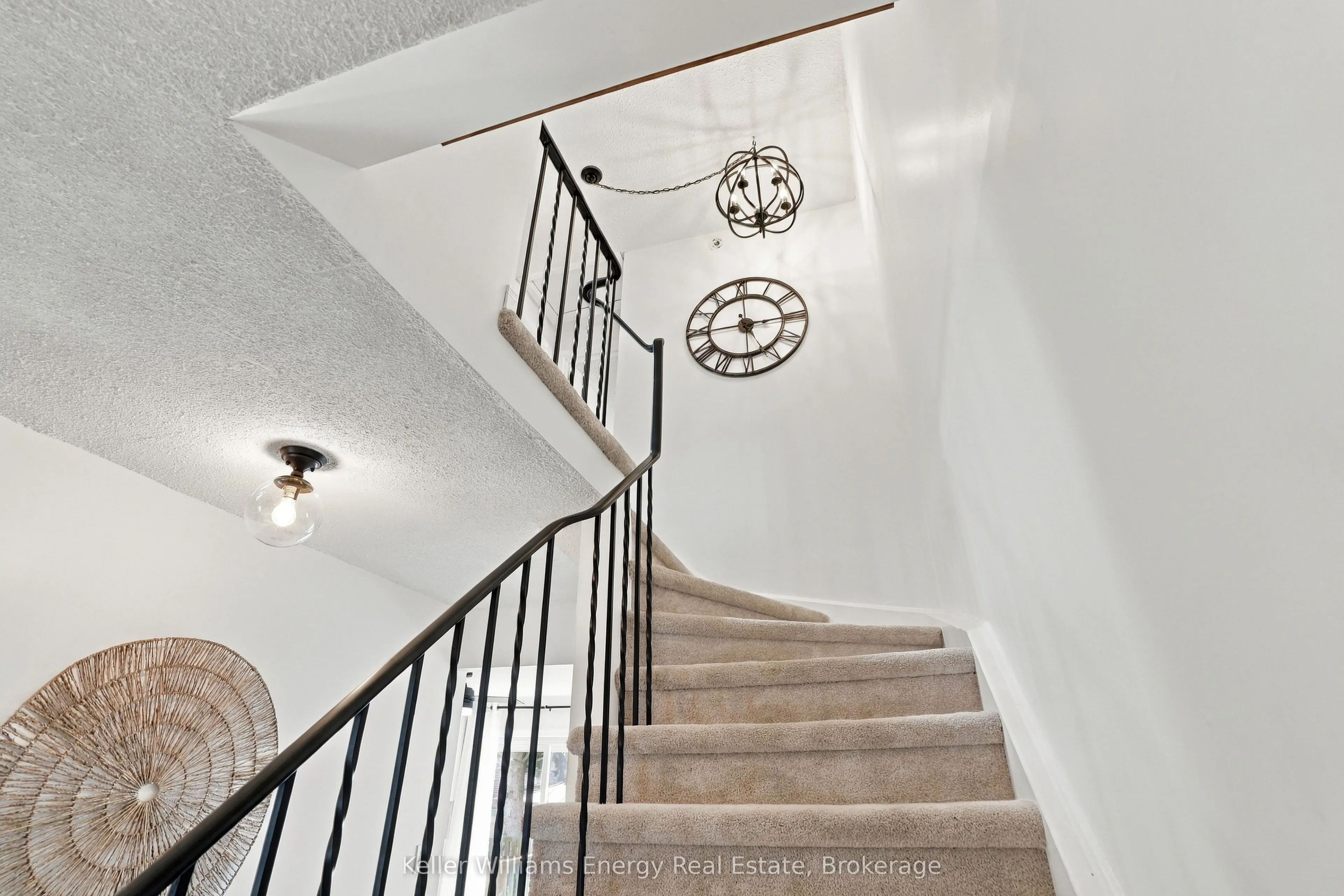 6 Overbank Drive
