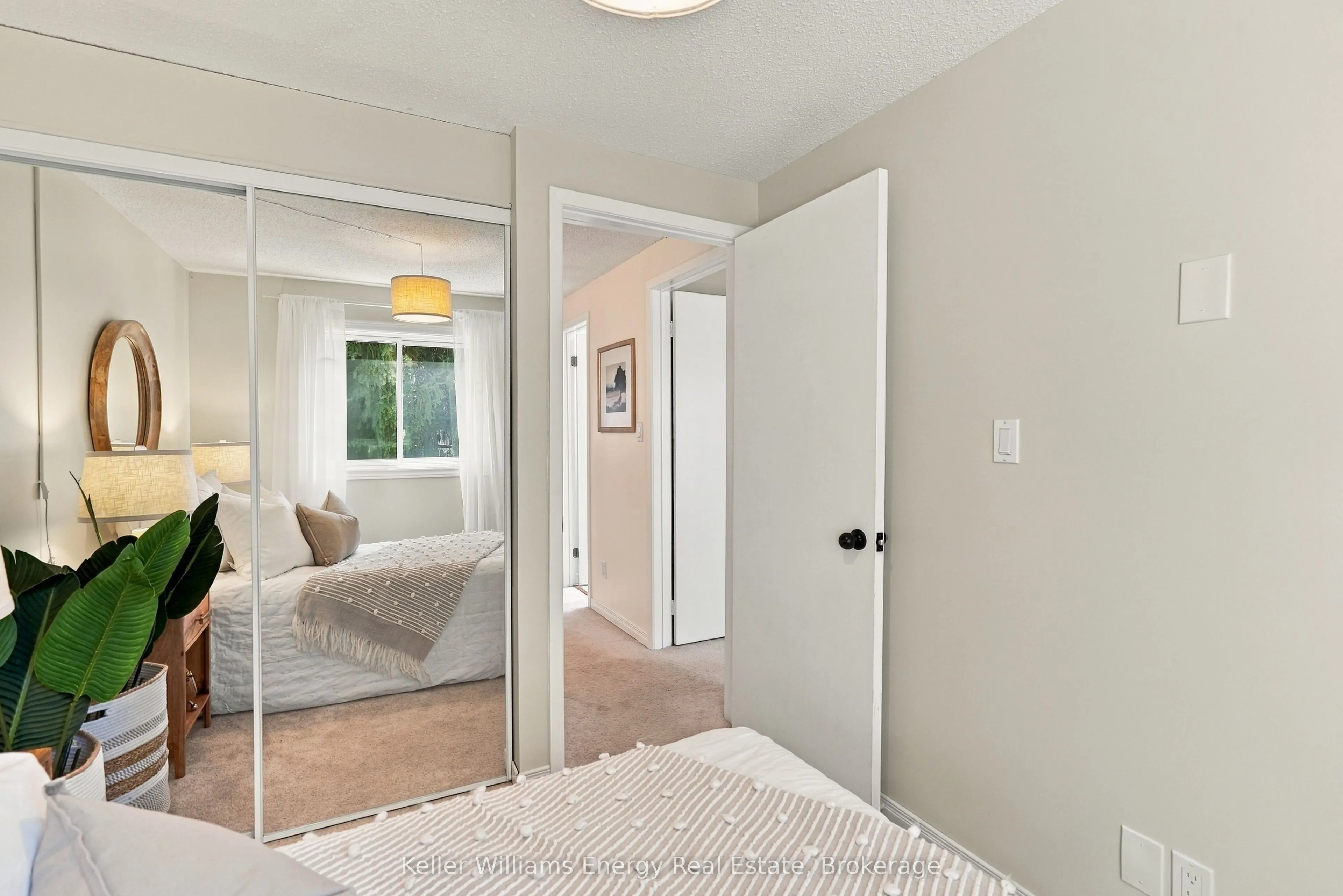 6 Overbank Drive