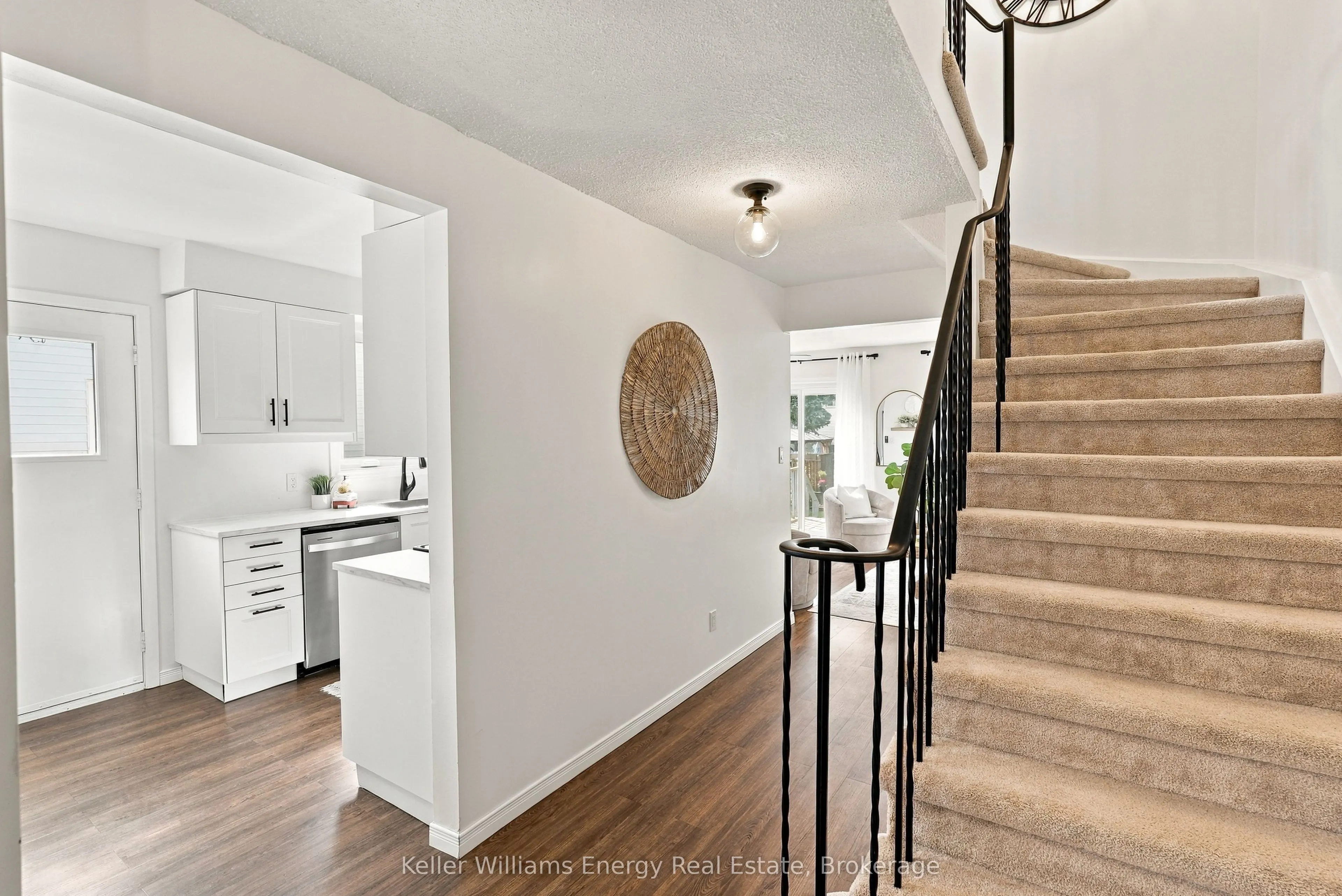 6 Overbank Drive