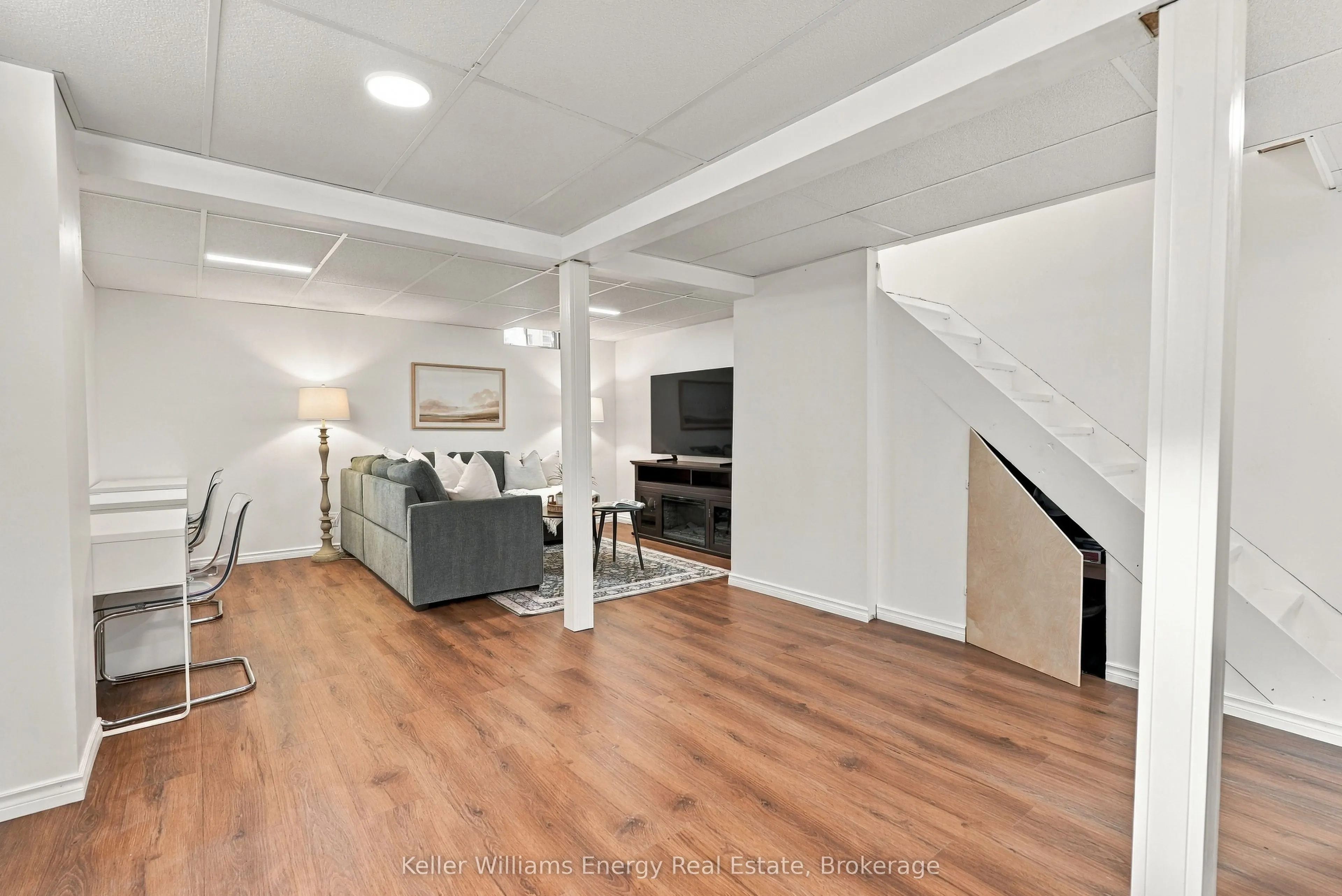 6 Overbank Drive