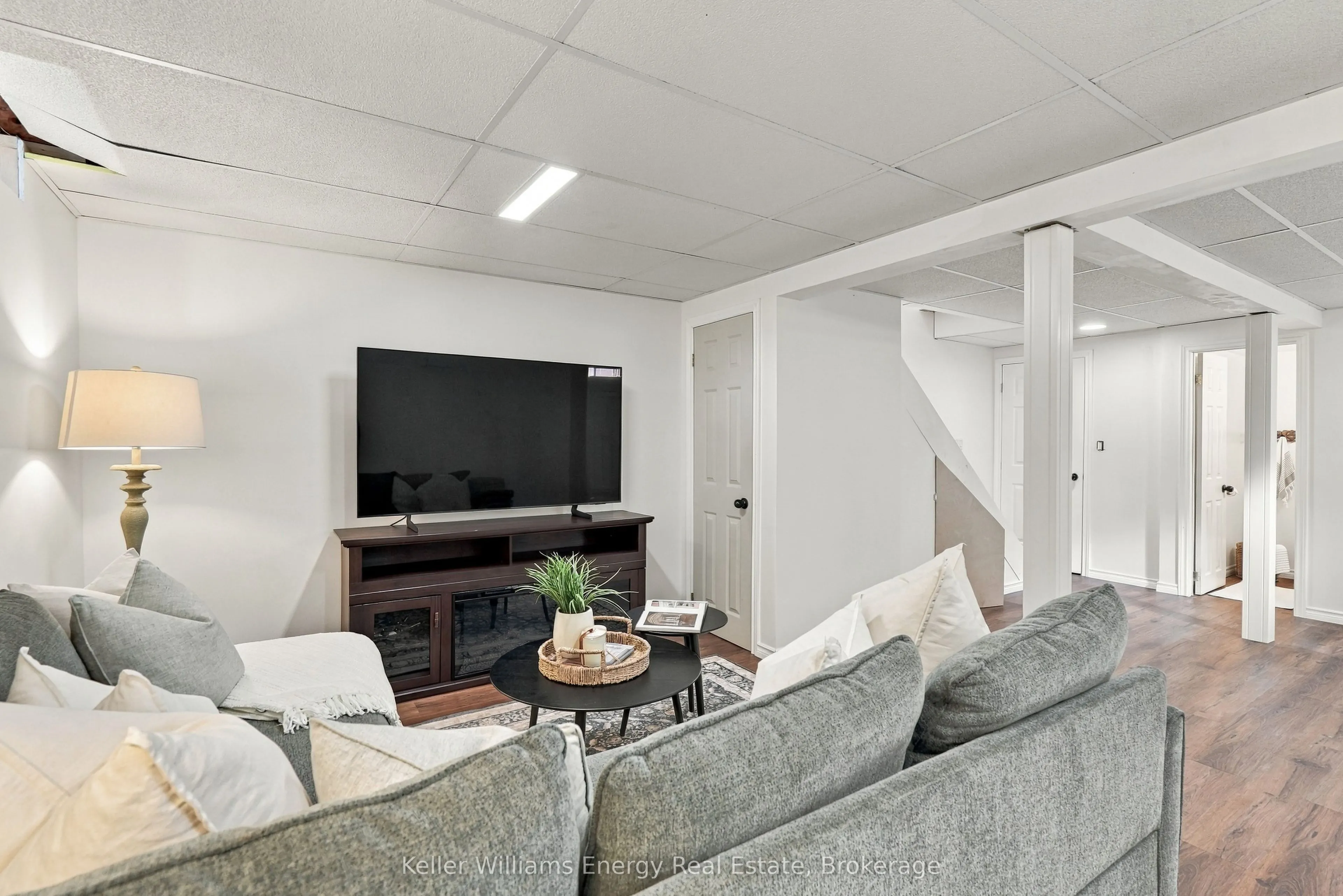 6 Overbank Drive