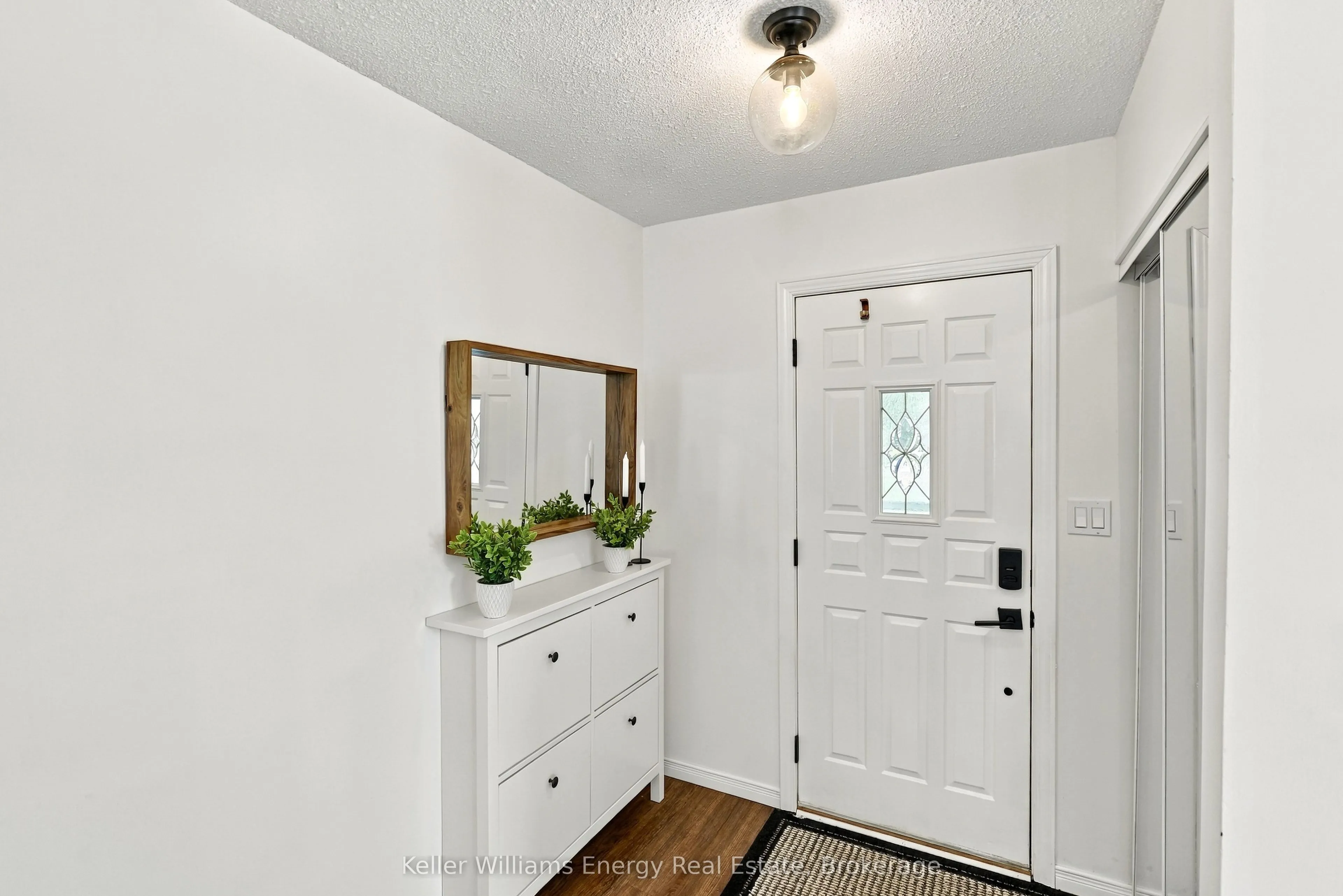 6 Overbank Drive