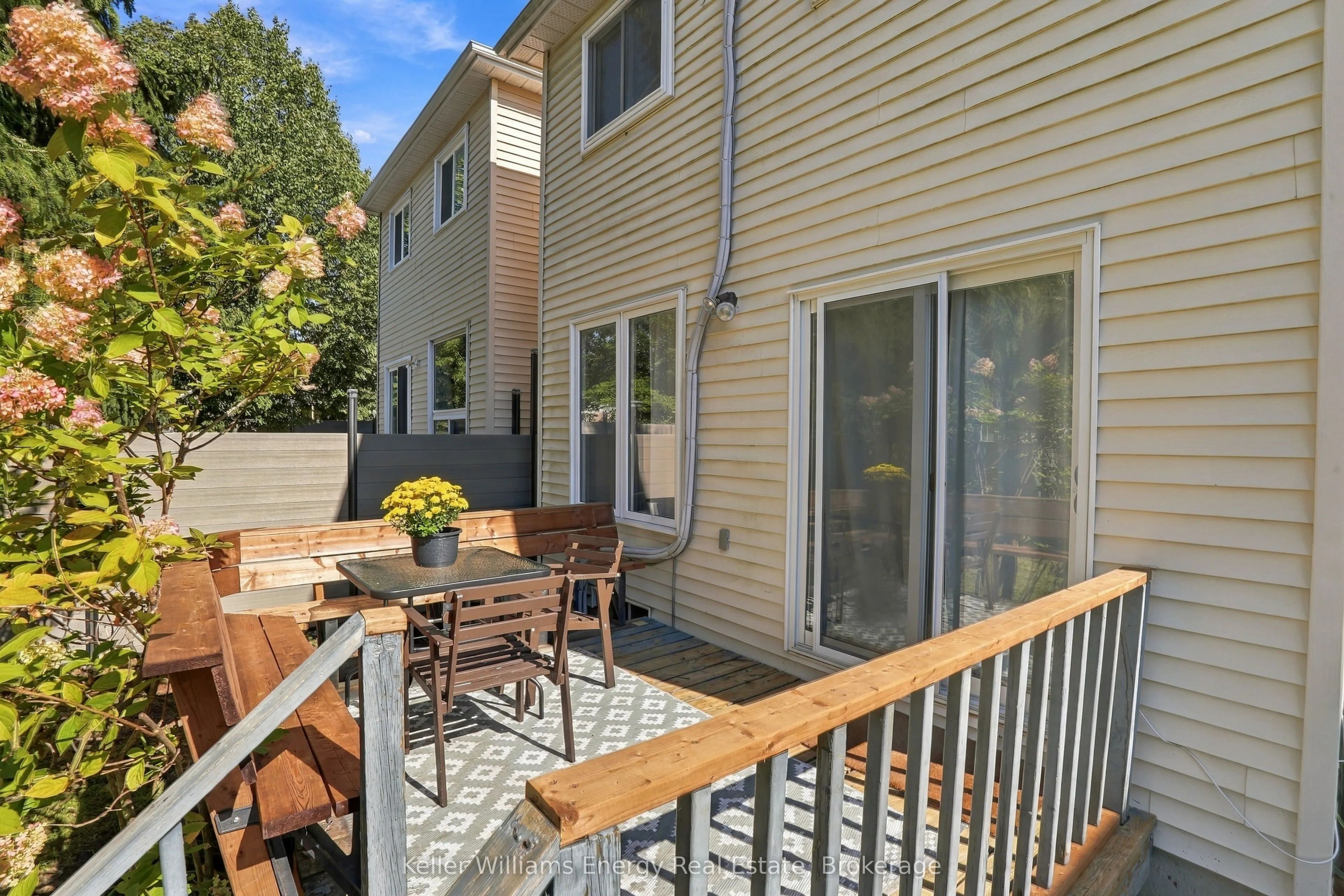 6 Overbank Drive