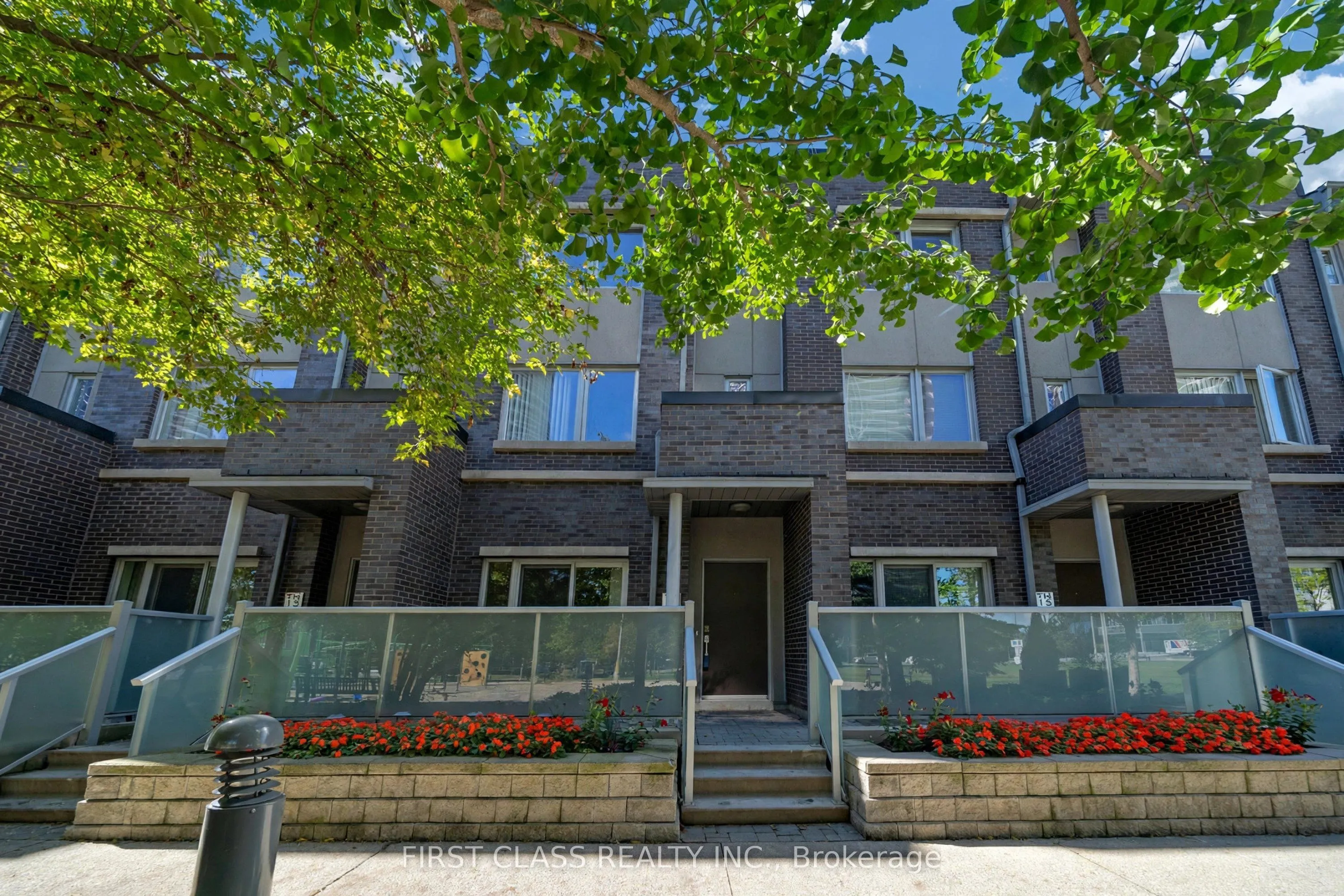 310 Village Green Square #14
