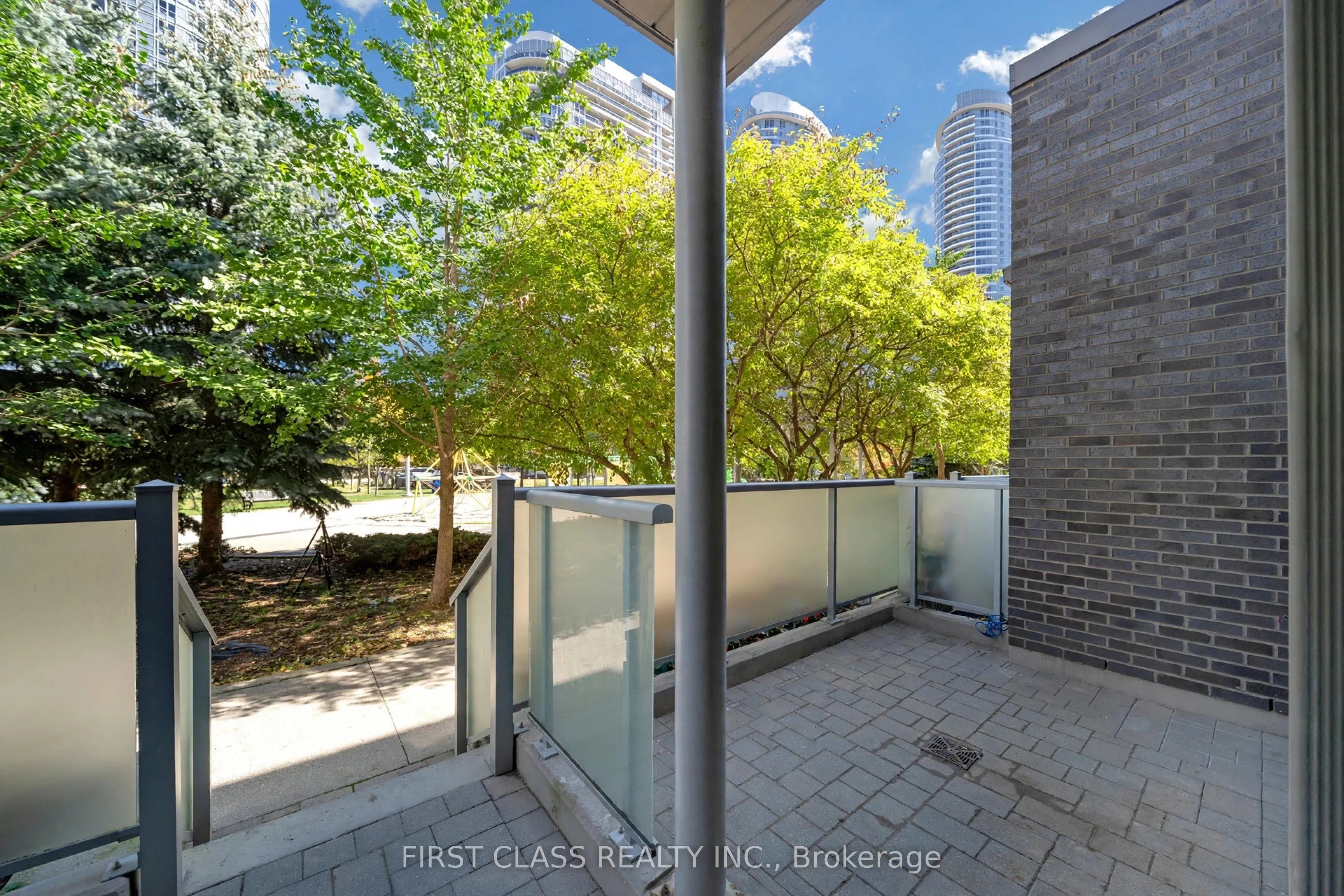 310 Village Green Square #14