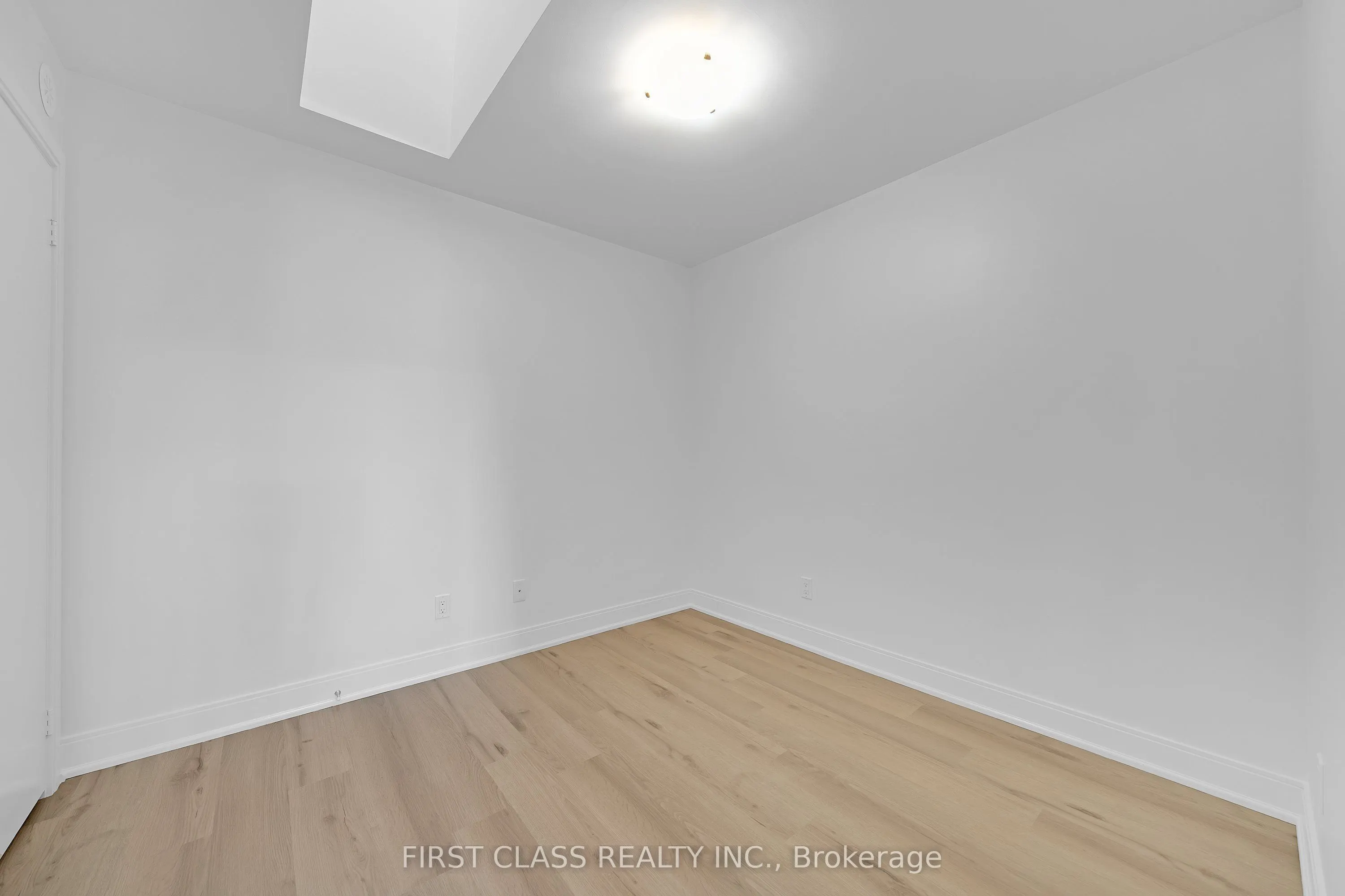 310 Village Green Square #14