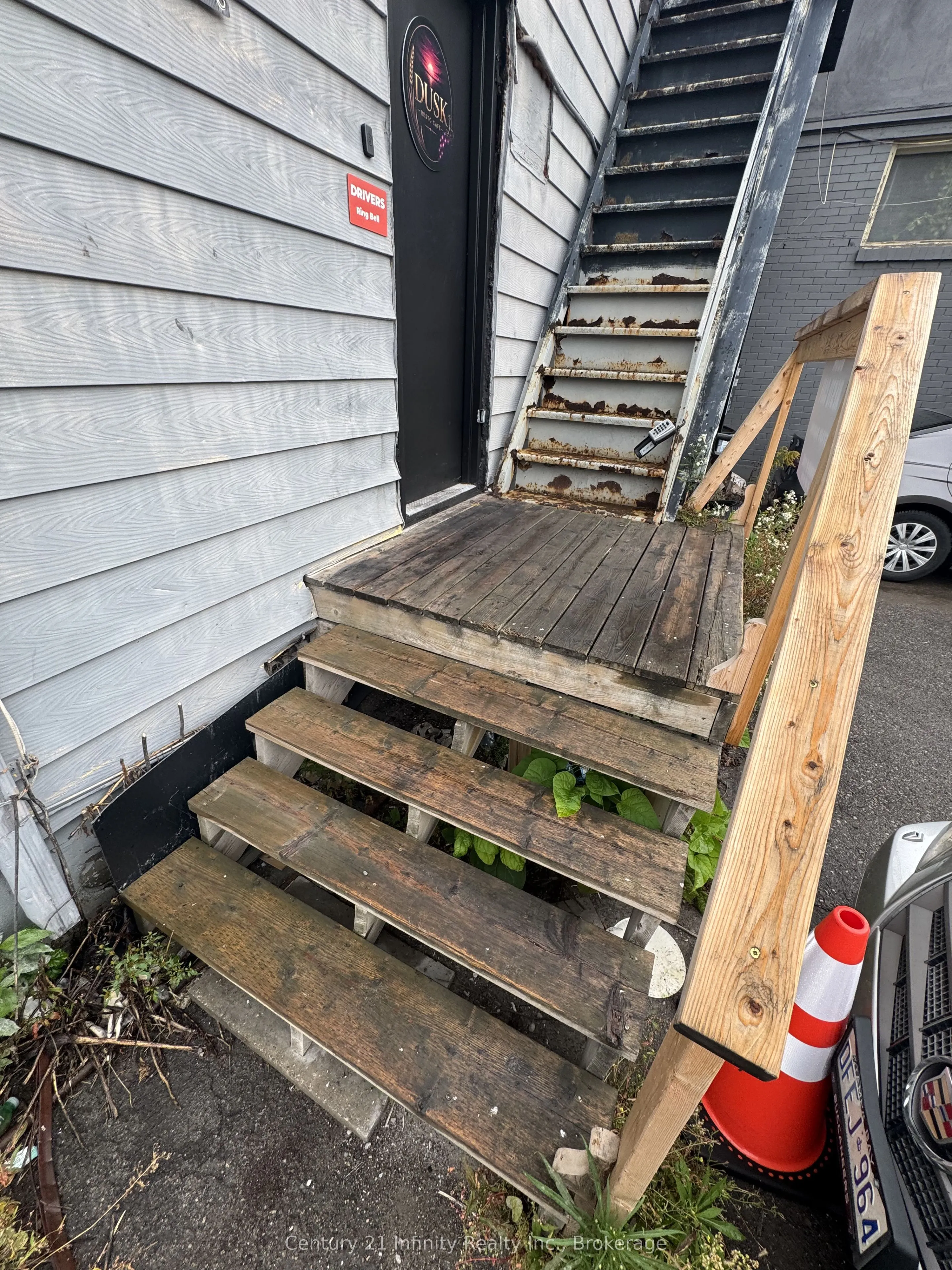 605 Kingston Road W