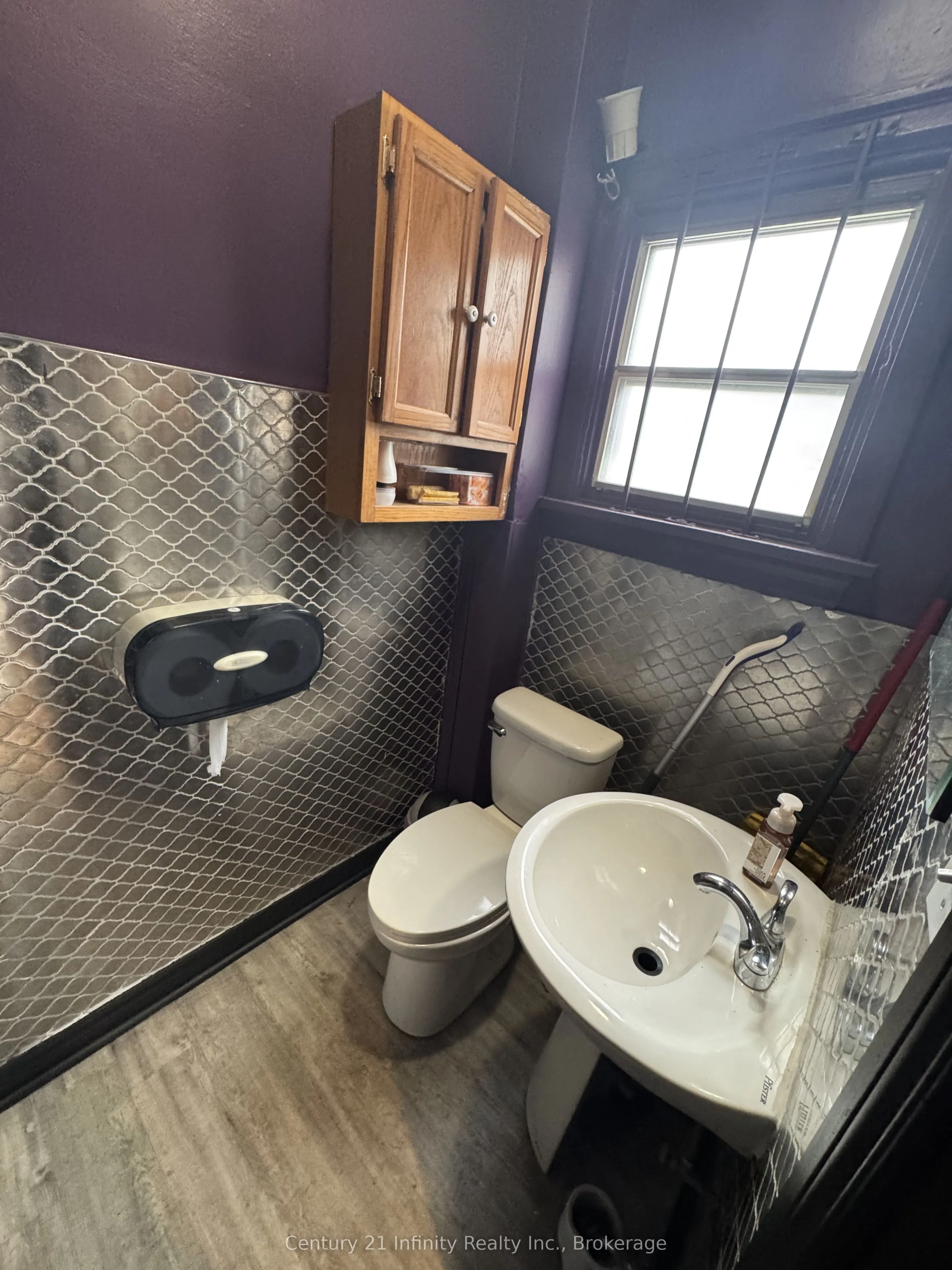605 Kingston Road W