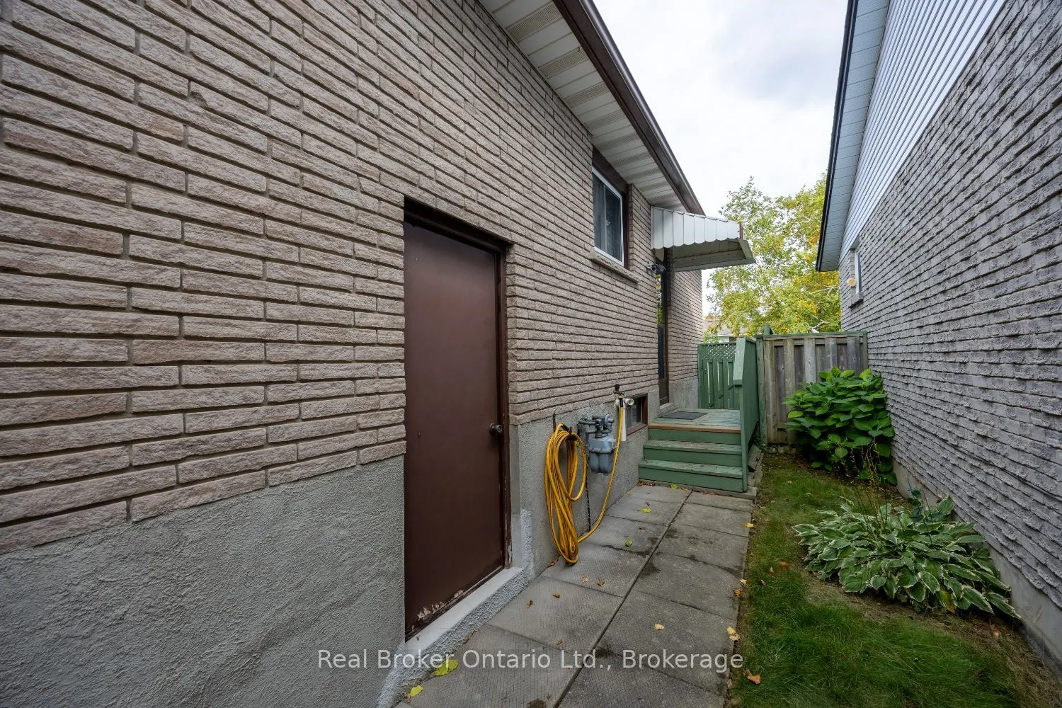 919 Exeter Street
