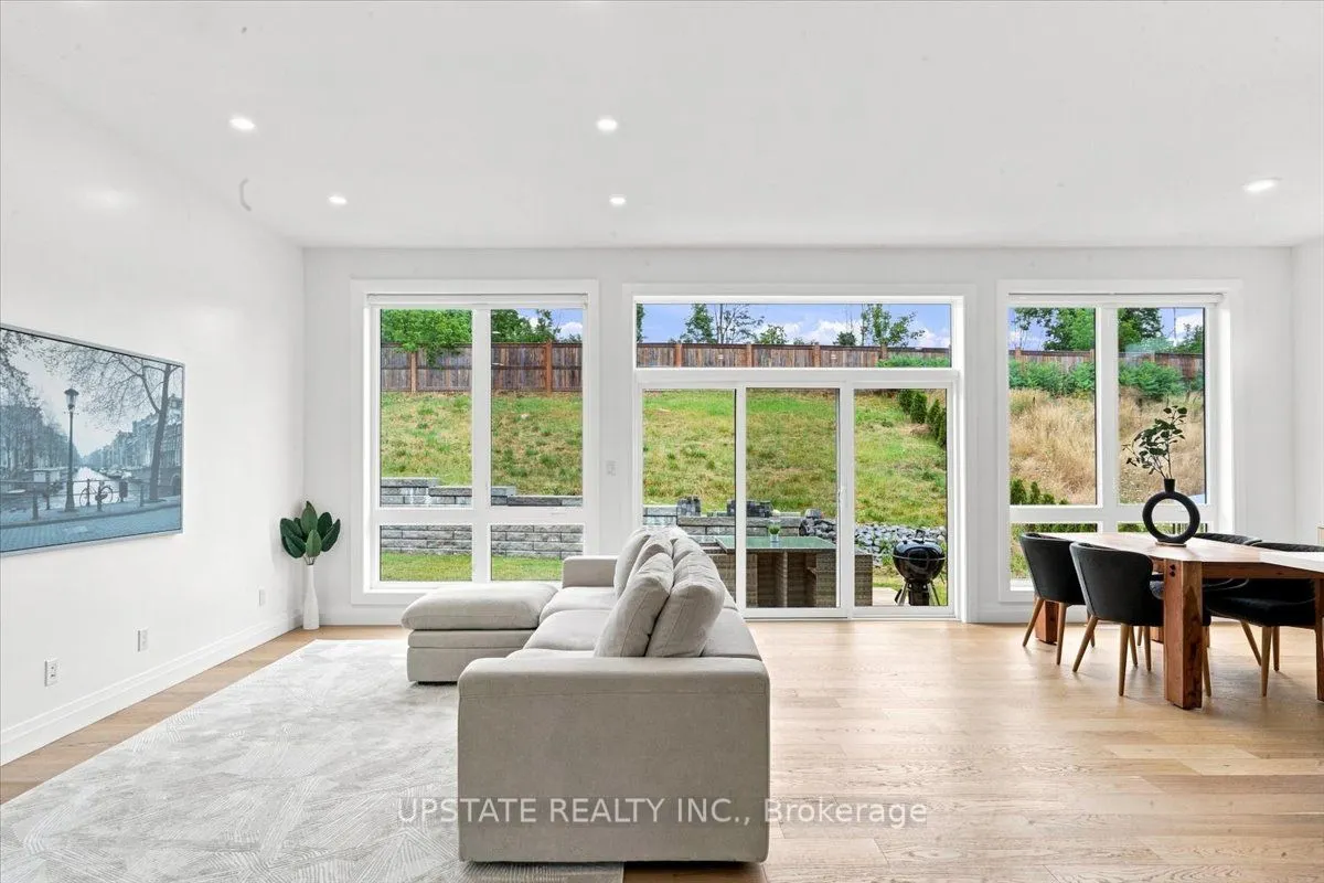 18 Blenheim Circle
