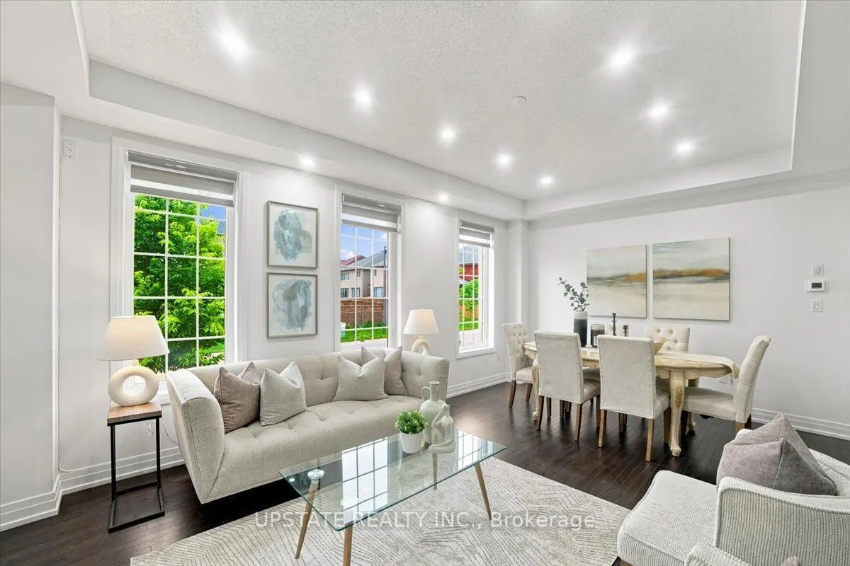18 Blenheim Circle