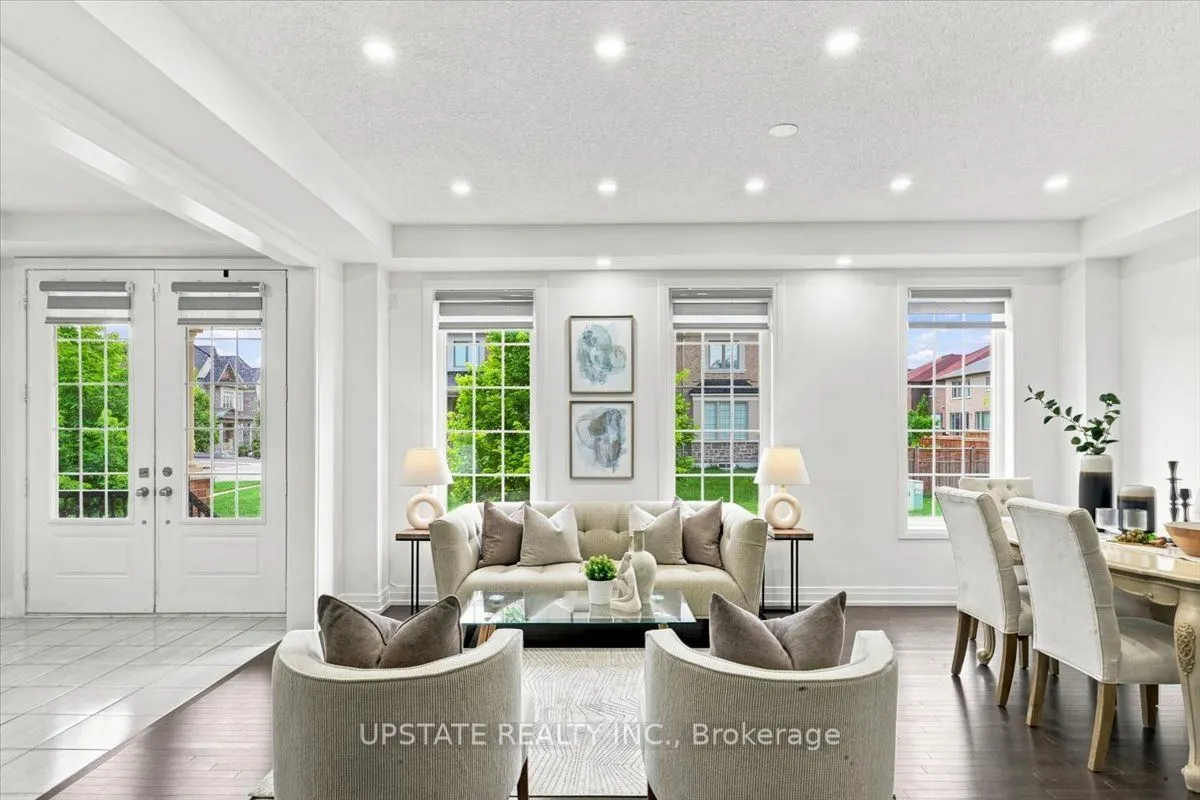 18 Blenheim Circle