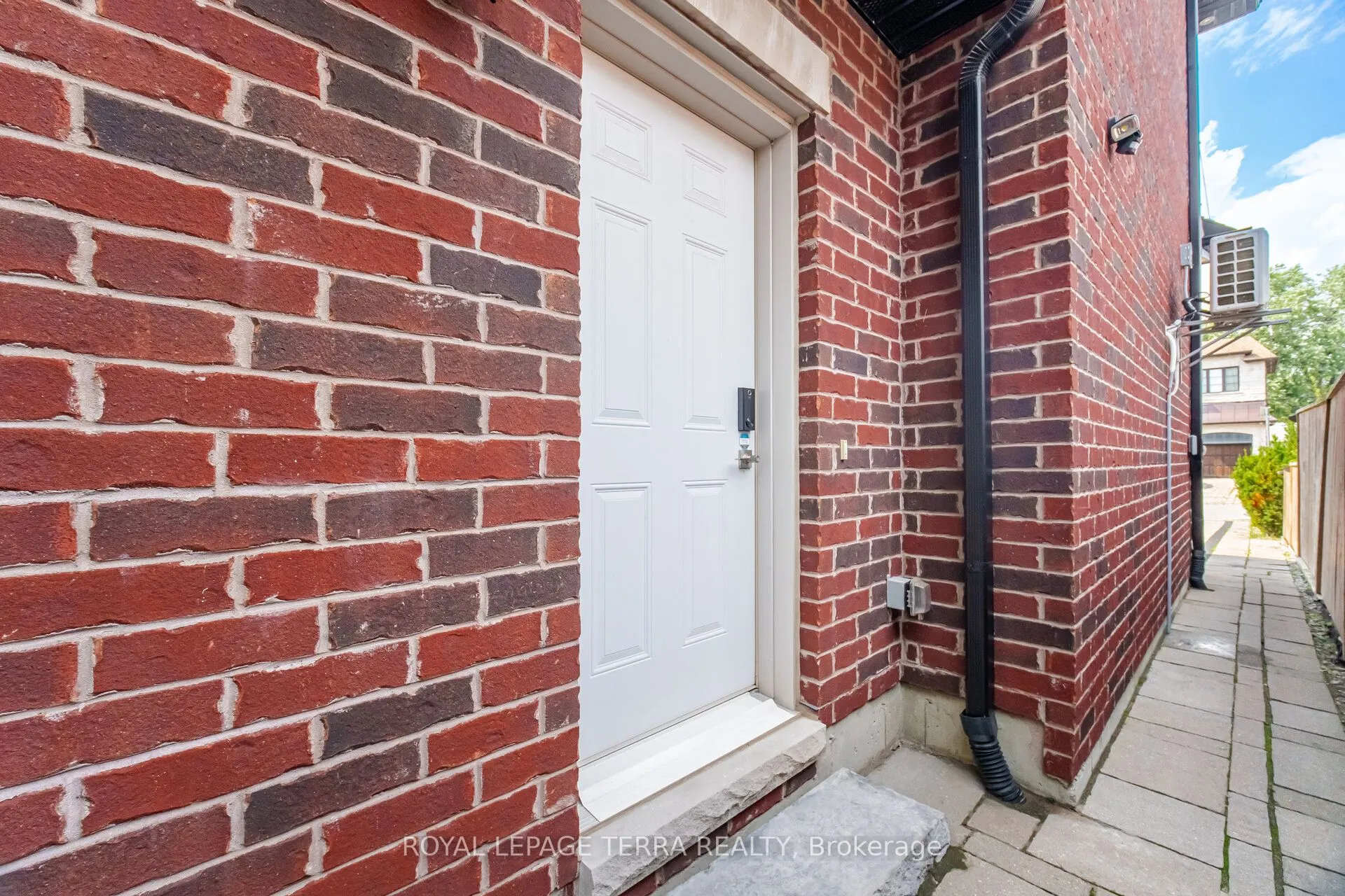 27 Minford Avenue
