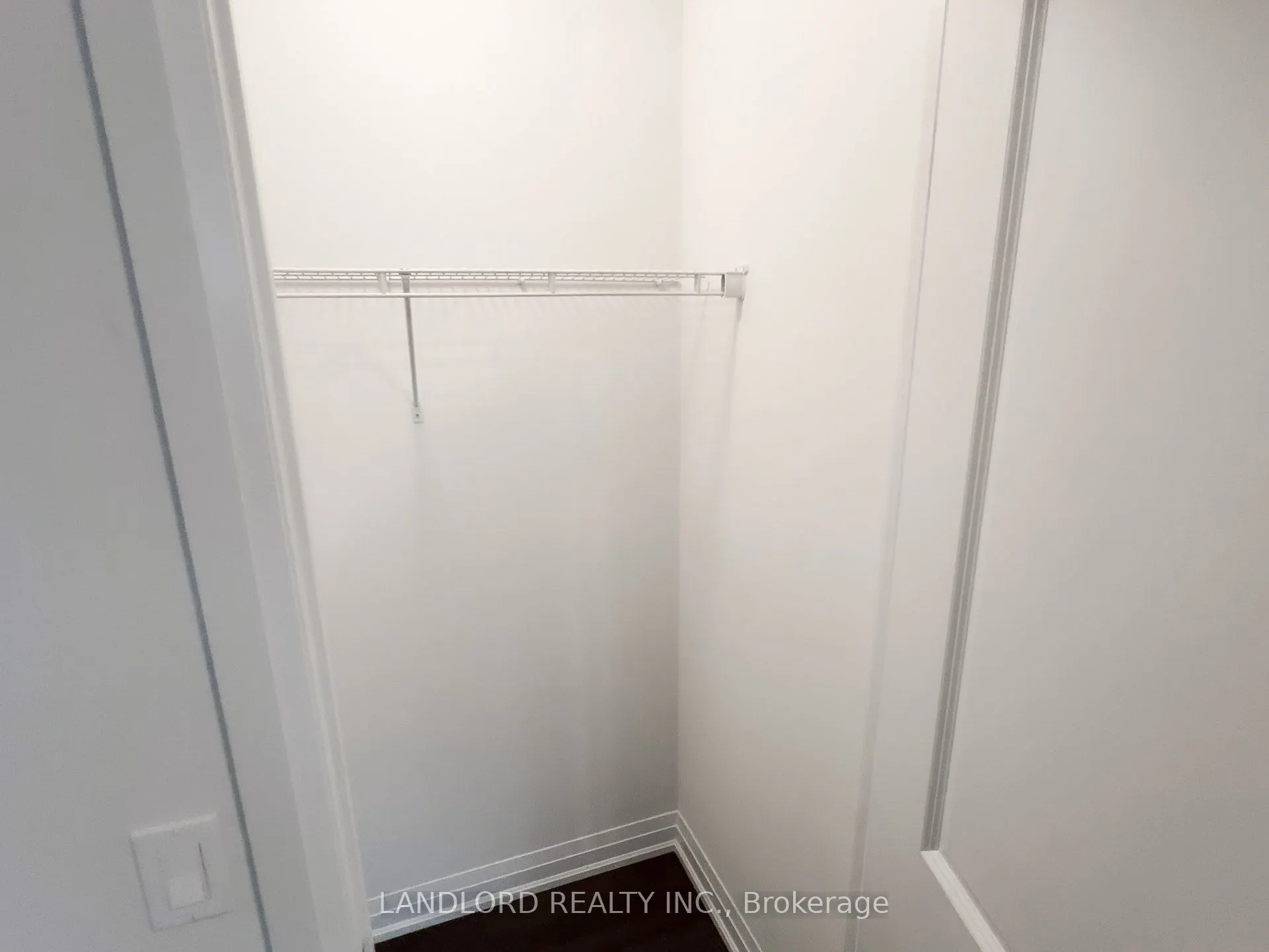 10 Meadowglen Place #1202