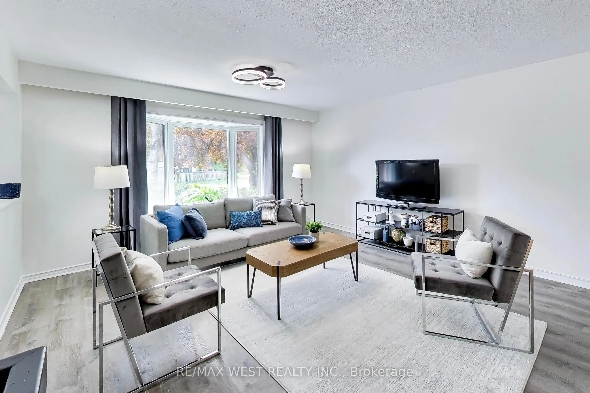 128 Roser Crescent