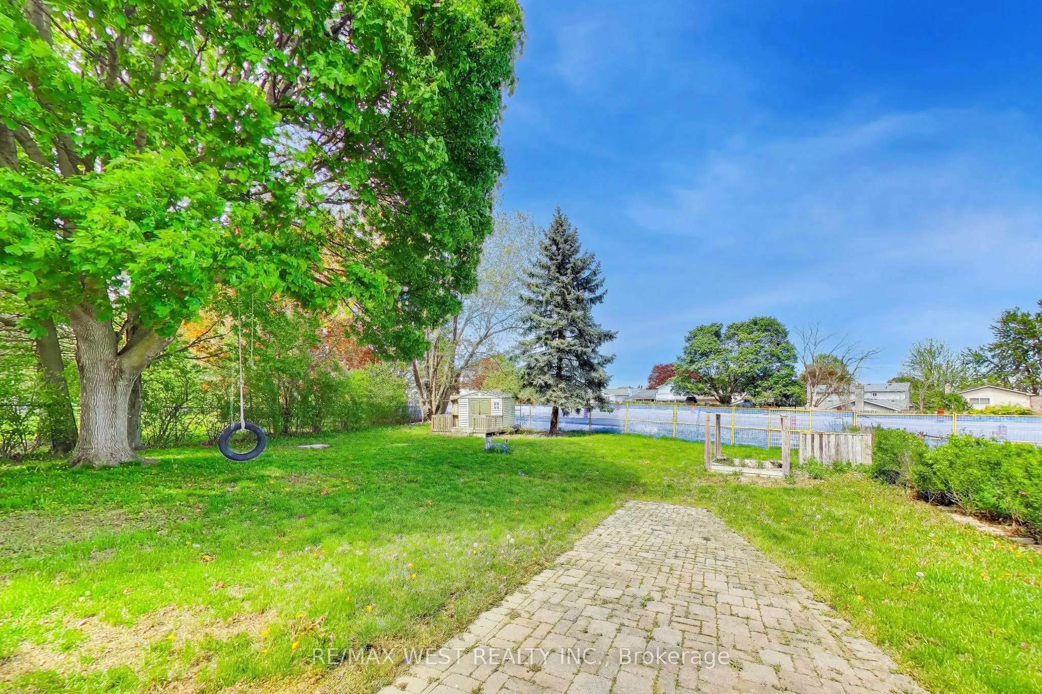 128 Roser Crescent