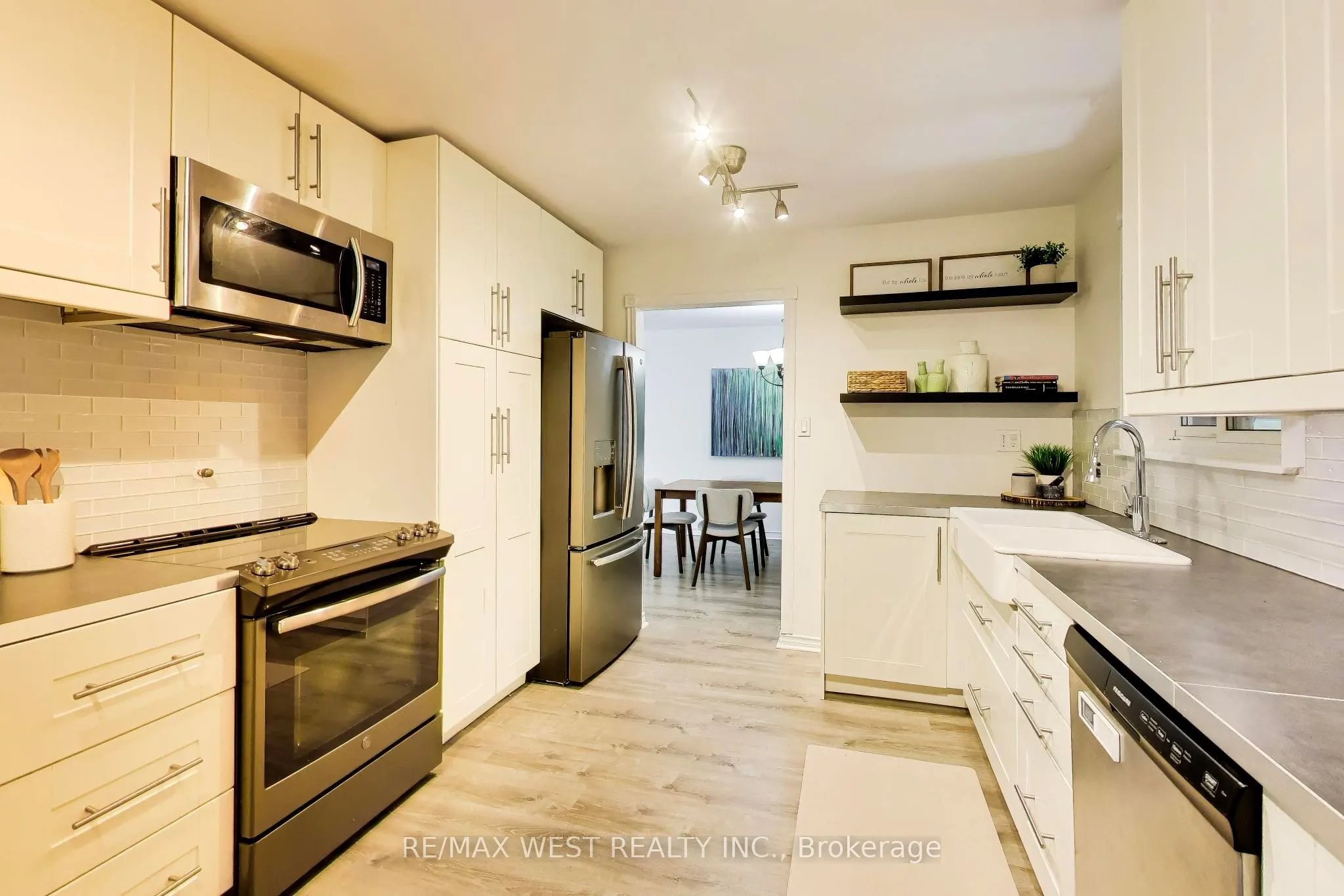 128 Roser Crescent