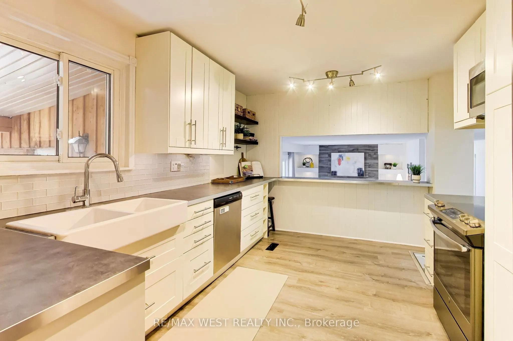 128 Roser Crescent