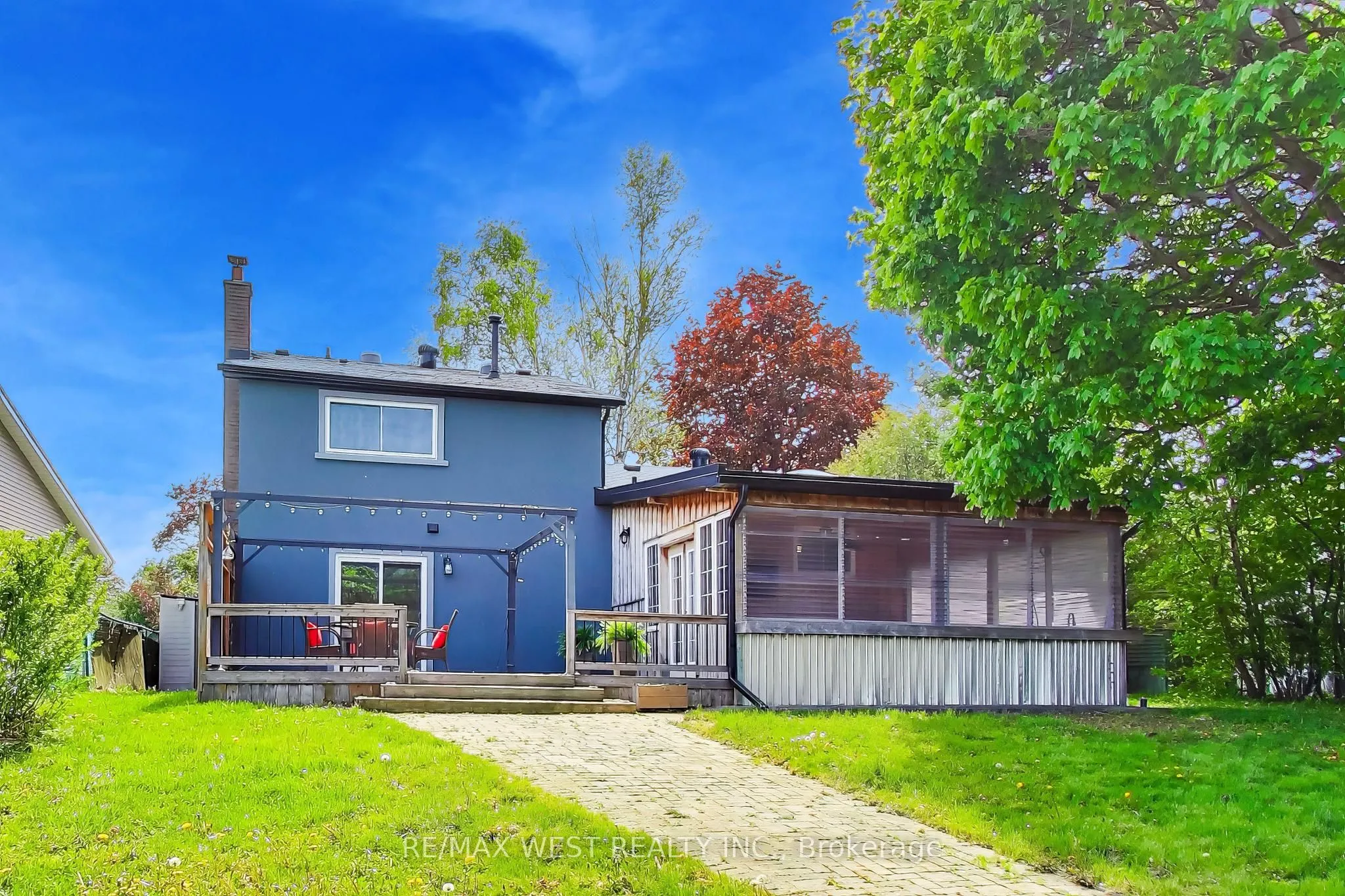 128 Roser Crescent