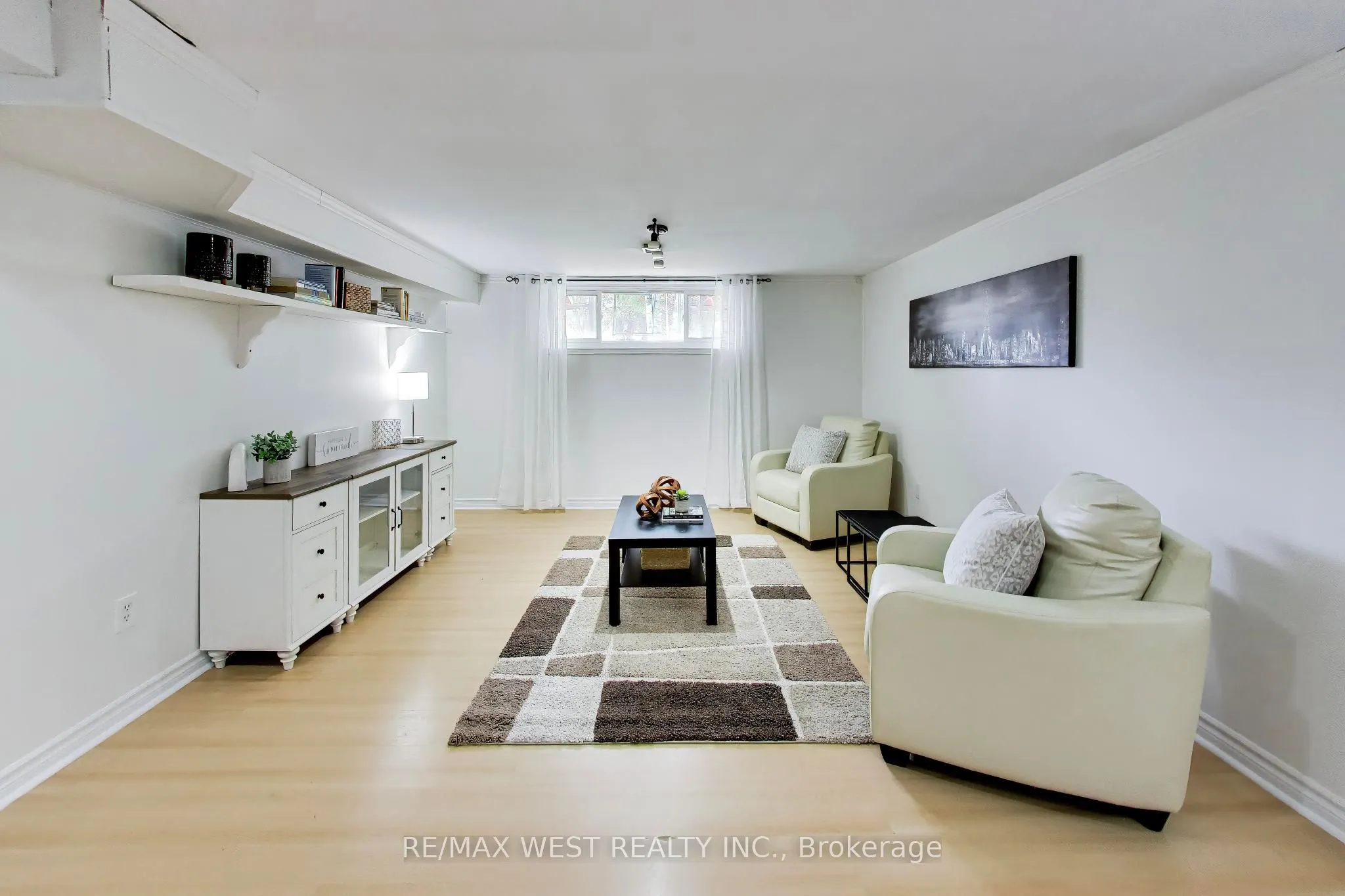 128 Roser Crescent